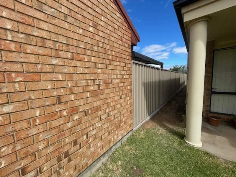 Good Neighbour with Concrete Plinths--11.jpg