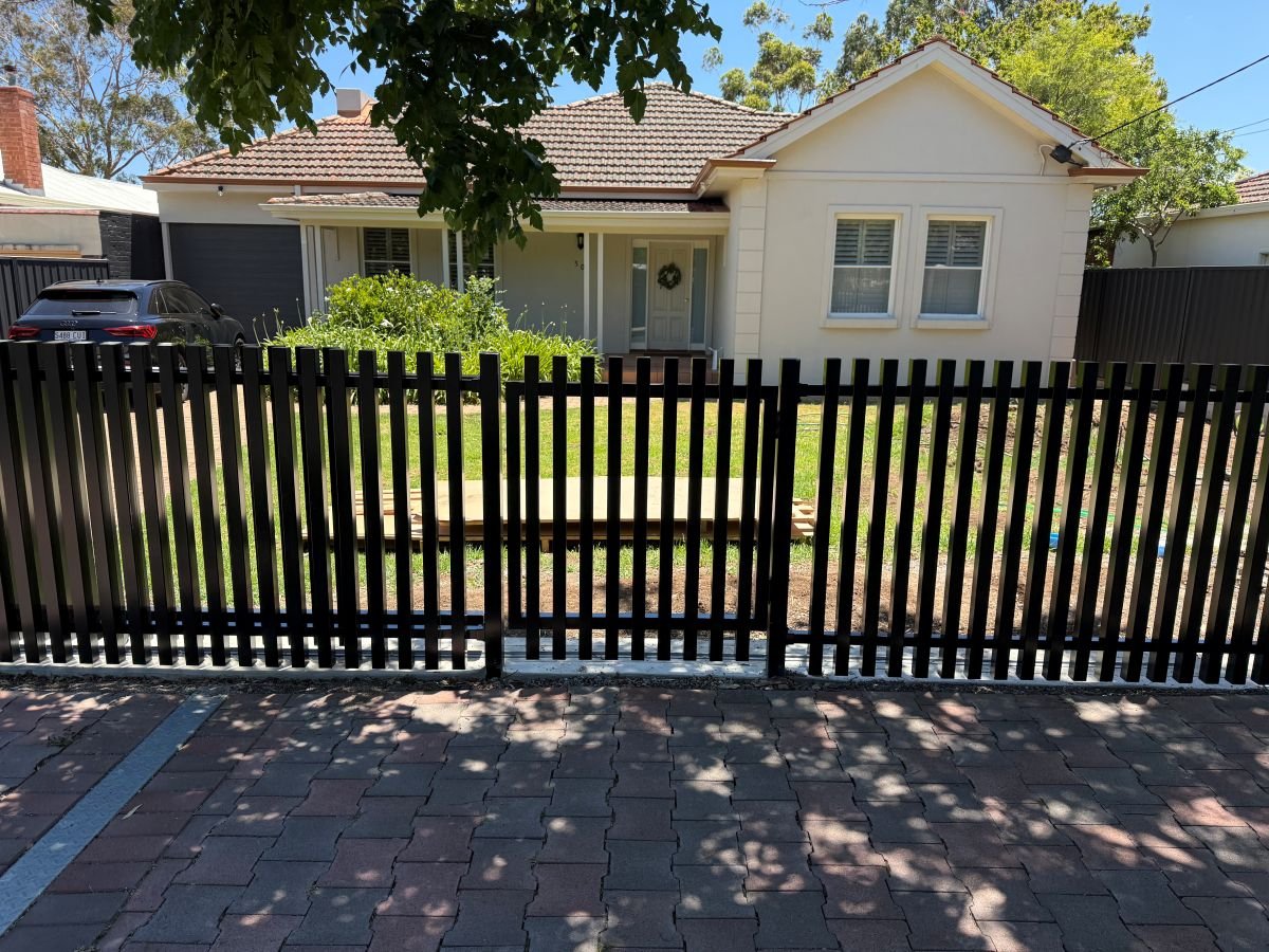 Sliding automatic gate with Vertical blades fence