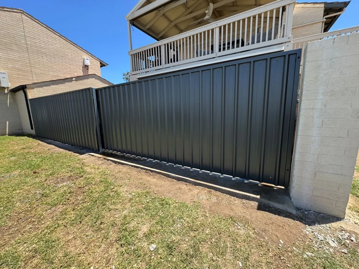 Post and rail sliding gate