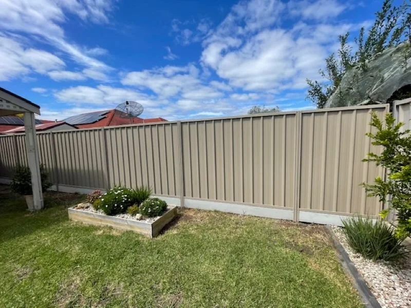 Good Neighbour with Concrete Plinths--10.jpg