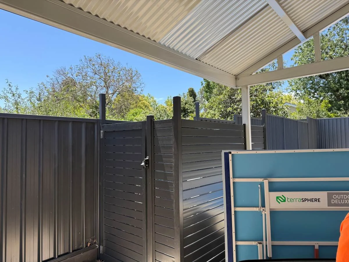 Horizontal Aluminium slats 90mm + 0.9mm gap + Pedestrian Gate with double key Lock