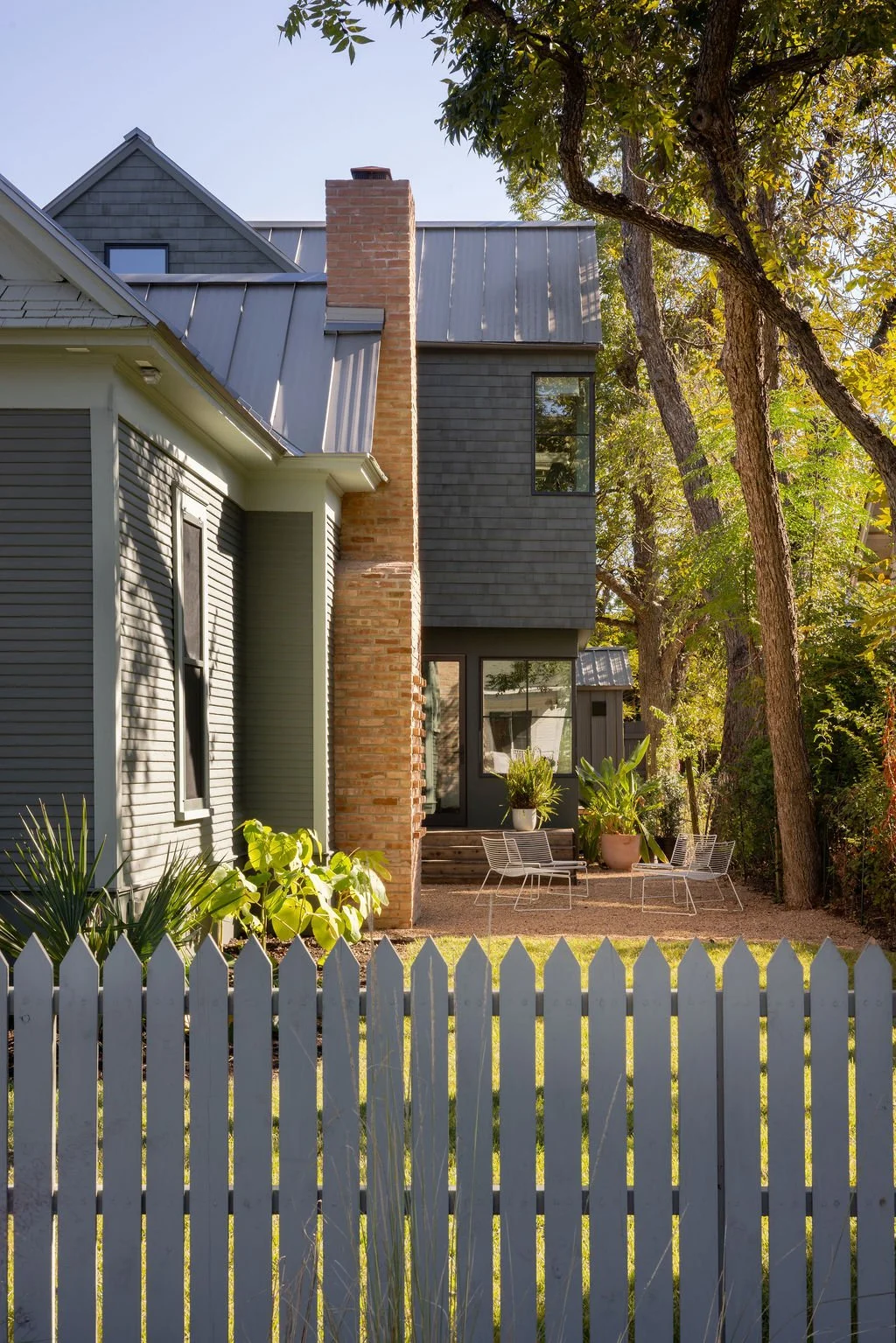 StarlingHouse-Exterior 2 - Shade Degges.jpg
