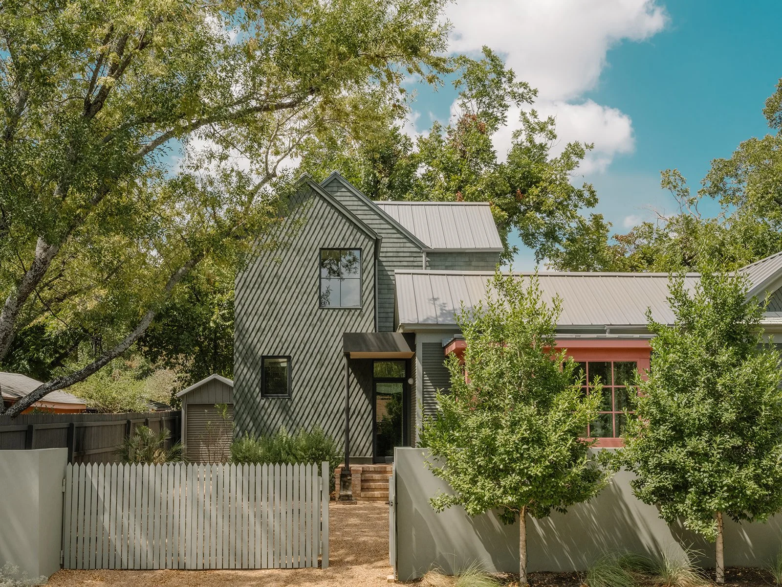StarlingHouse-Exterior 1 - Diana Rothery.jpg