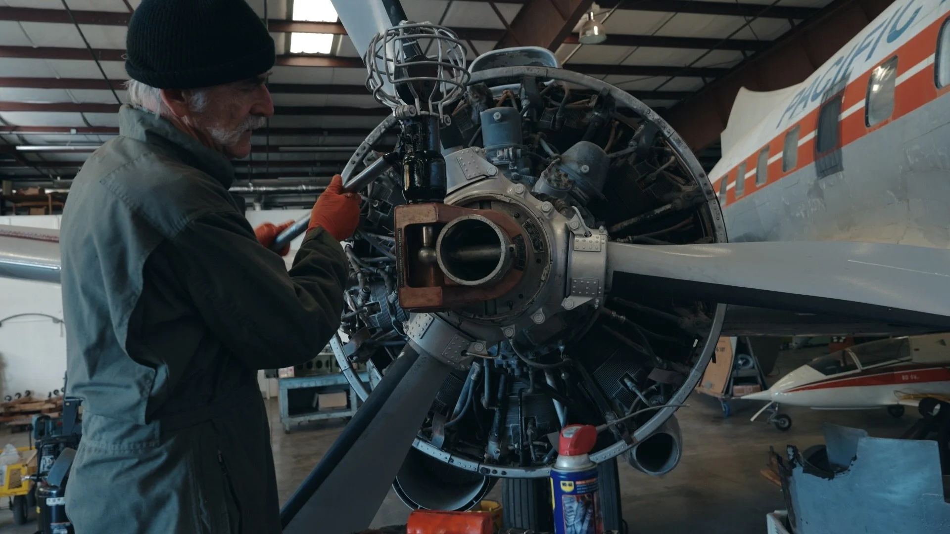 Jeff Whitesell removing propeller from Martin 404