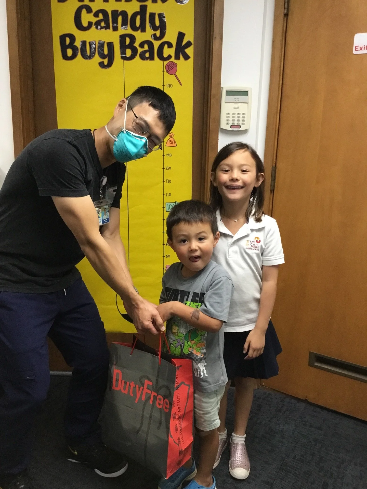 🍬 Sweet smiles for a great cause! 😁✨
 A big thank you to all the kiddos who&rsquo;ve brought in their Halloween candy for our Candy Buyback! We love seeing everyone trade in their treats and help keep those smiles healthy and bright! 🦷💛
Our offic