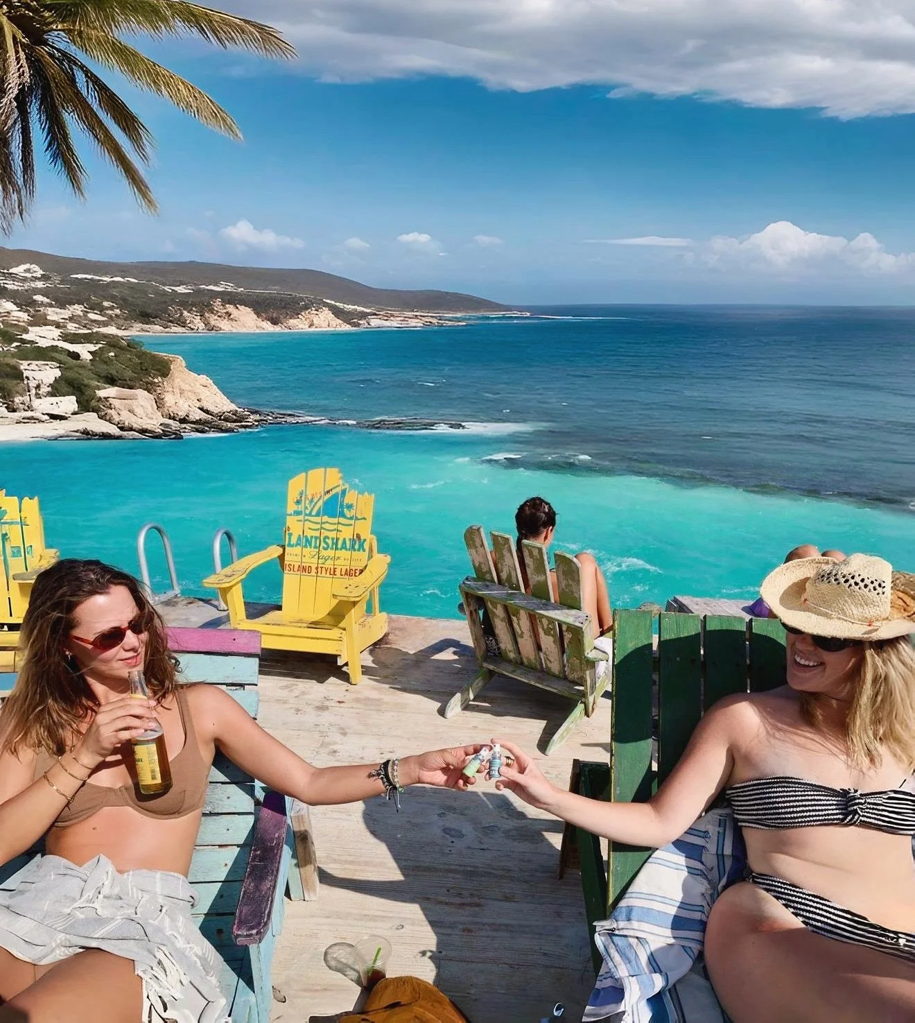 Summer&rsquo;s ending, but the m&ouml;&ouml;ds don&rsquo;t fade. Carry the beach energy with you everywhere 🏝️ ☀️ 
#findyourm&ouml;&ouml;ds #takeitanywhere