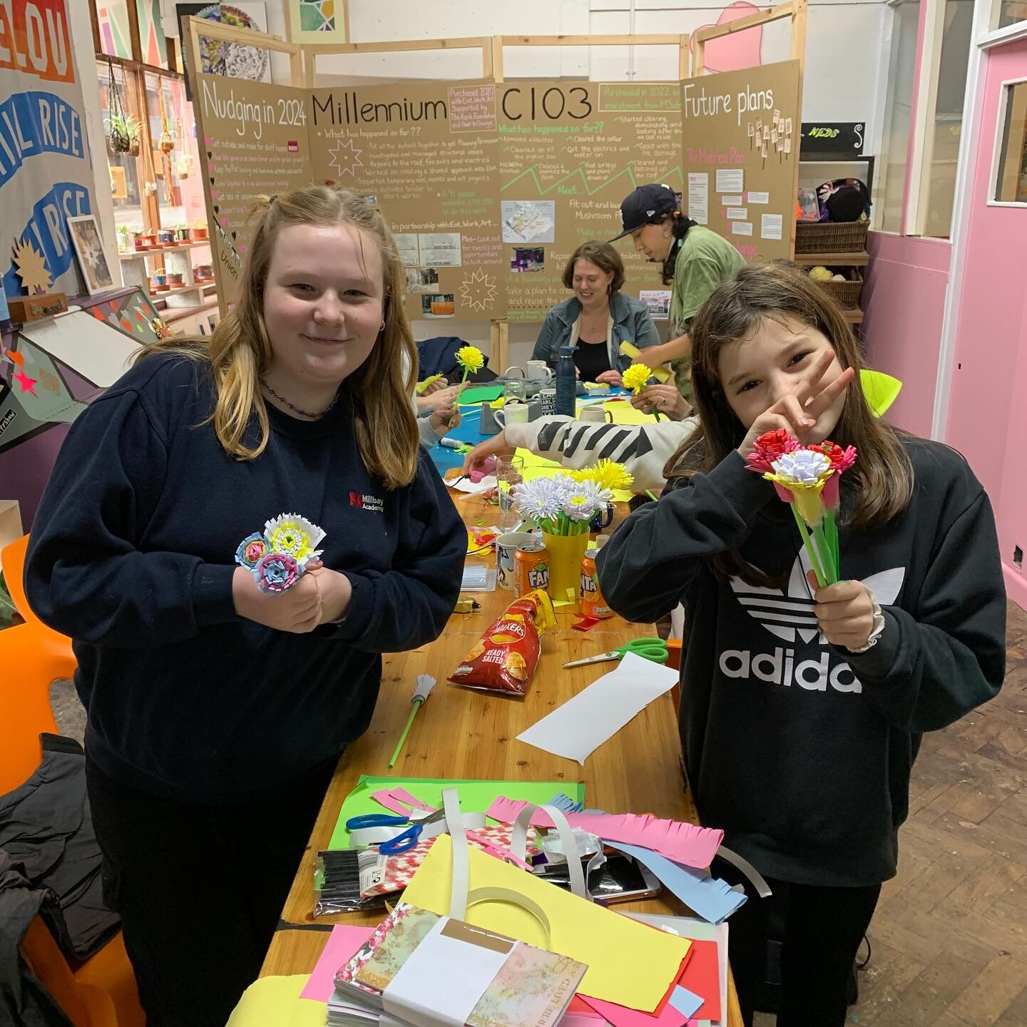 ✂️ Friday Crafternoons! ✂️

Every Friday, 2-5pm at The Plot, you can join us for arts and crafts and feel-good activities. The group is currently working on some gorgeous paper flowers, with a view to handing them out to passers-by on Union Street! T