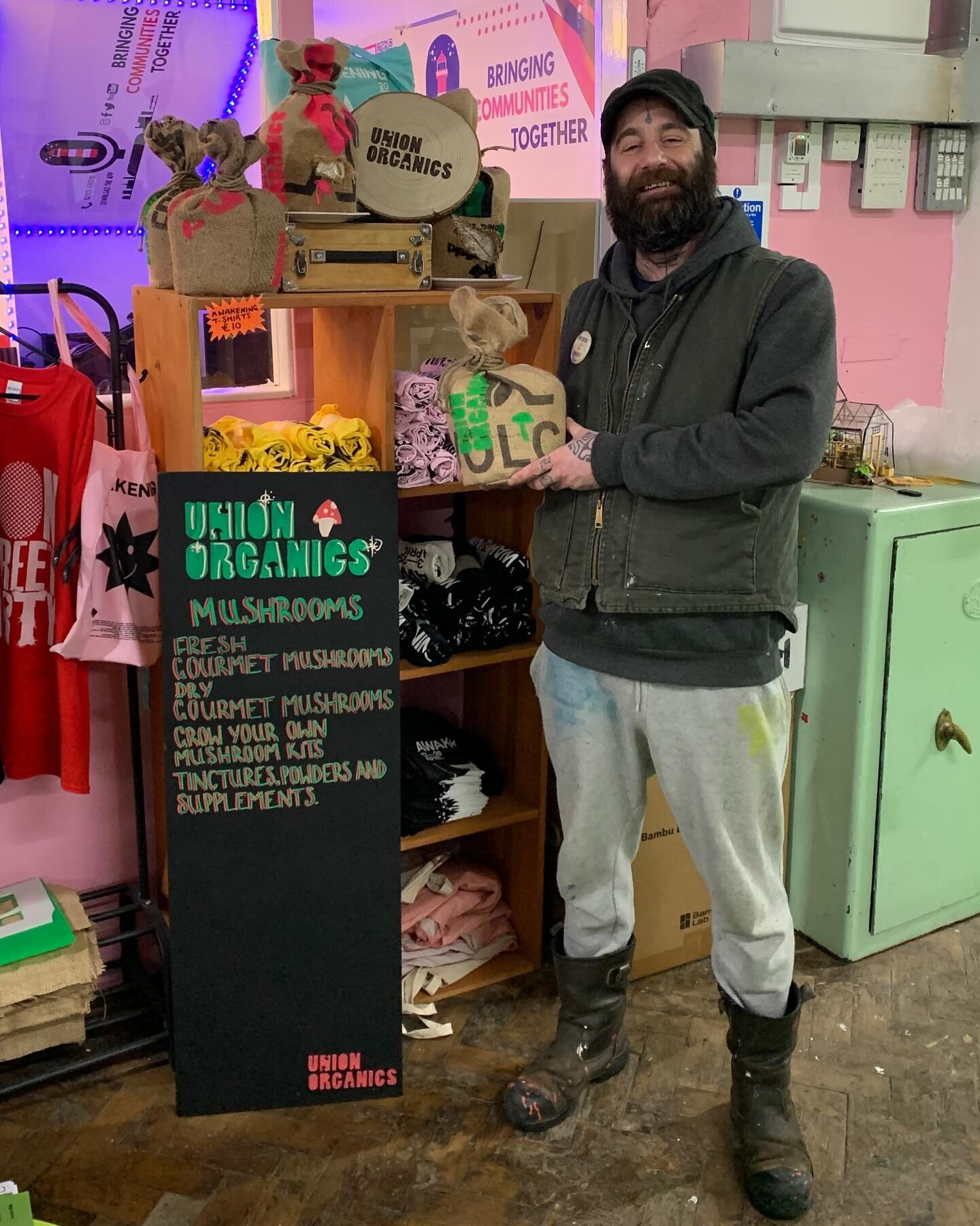 #unionorganics on tour! Tomorrow and Saturday you&rsquo;ll find Nudger Ross at #totnesmarket selling our very own mushroom growing kits, as well as dried and fresh mushrooms. Over the past few weeks, volunteers have been hand printing and sewing mush