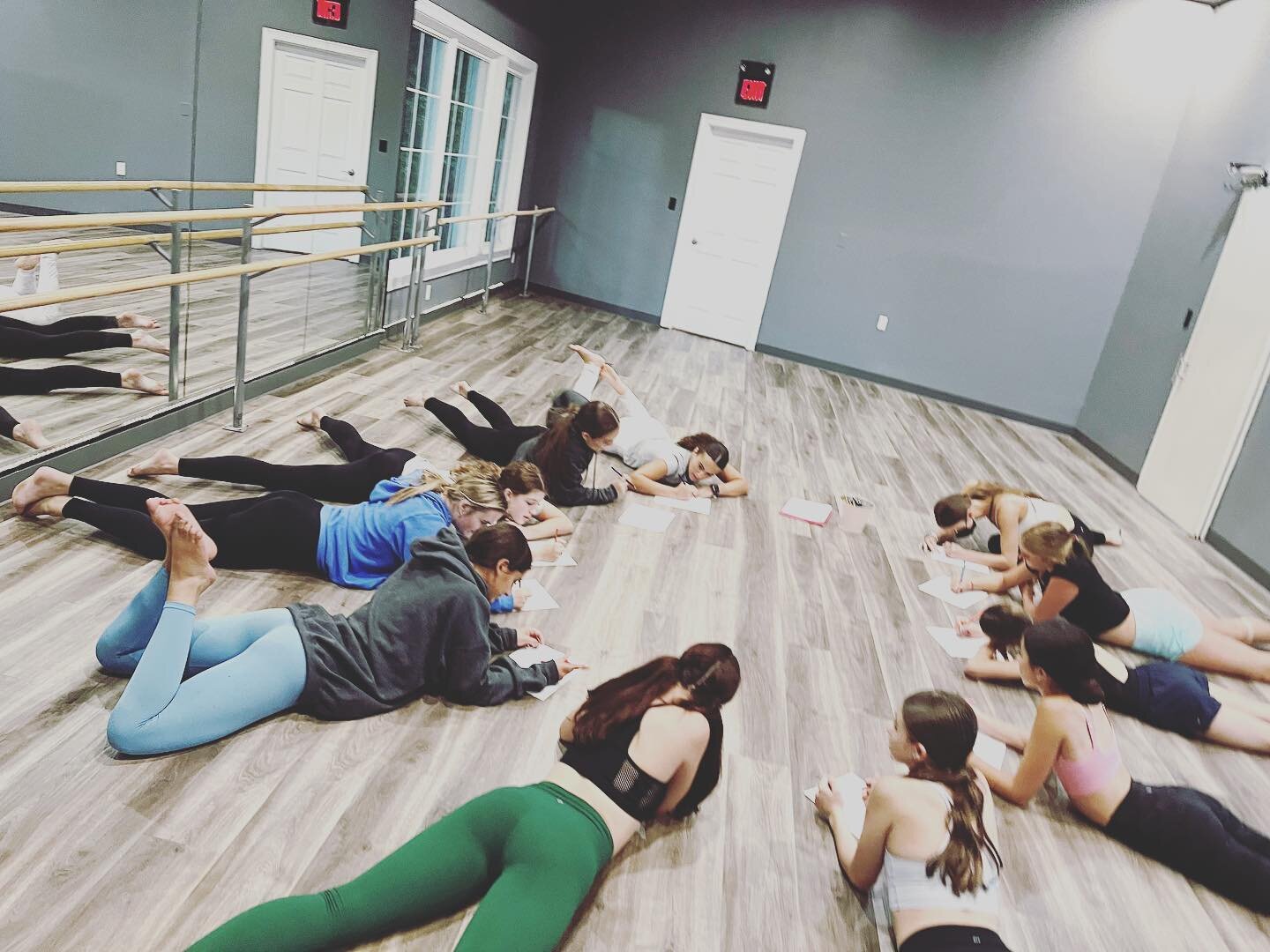 Summer study students reflecting on an awesome month of growth! ⚡️🪩🌱
.
.
.
#summerstudy #selfreflection #mindset #guilfordct #bestofwhatsaround #bestofwhatsaround #durhamct #northbranfordct #danceclass #artseducation #joinus #summer #dance #ctarts 
