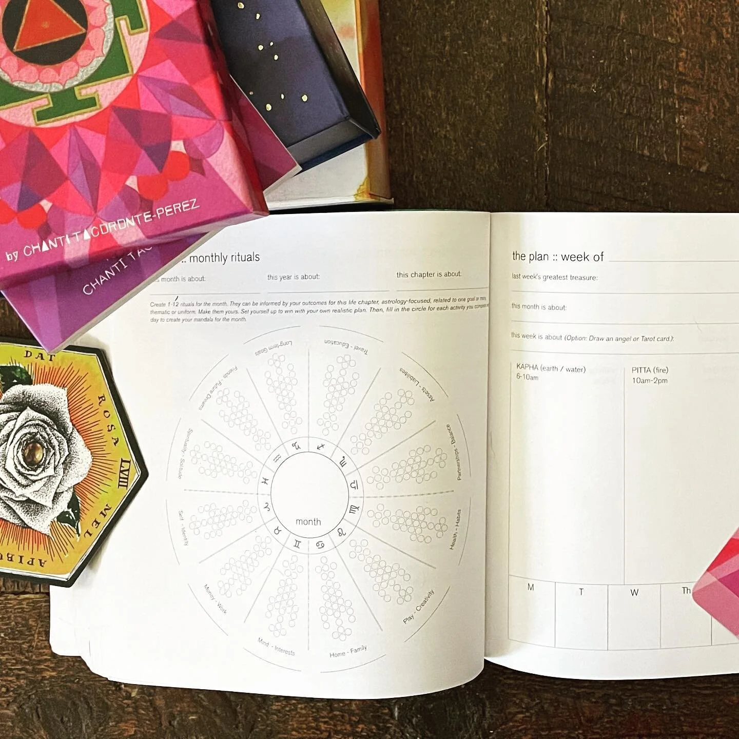 With the holidays quickly approaching&hellip; now is the perfect time to find unique gifts for those you love. The Ojas Journal makes a beautiful gift. (It&rsquo;s also a great self-care strategy and personal reboot!)

dm us for a buy one, get one li