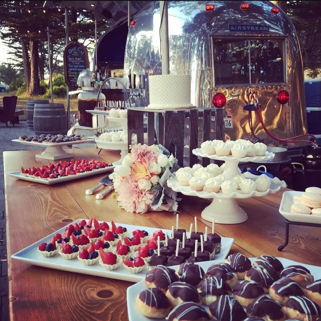 Bar Car is so SWEET! 

This was a fun wedding in #mendocino at #springranch with #hollyshanklandphotography #cafebeaujolais #barcarsf #mendocinoweddings #djramos #mendocinofloraldesign 

#mobilebar #craftcocktails #cocktails #cheers #airstreambar #ai