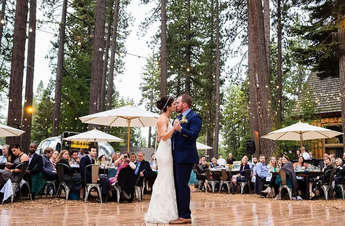 Can you spot us? 

📸 @shauntedittmar
#barcar #cocktails #cocktailbar #mobilebar #airstream #sf #oakland #napa #sonoma #airstreambar #cheers #craftcocktails #weddings #corporateevents #weddinginspo #bayarea #bayareaevents