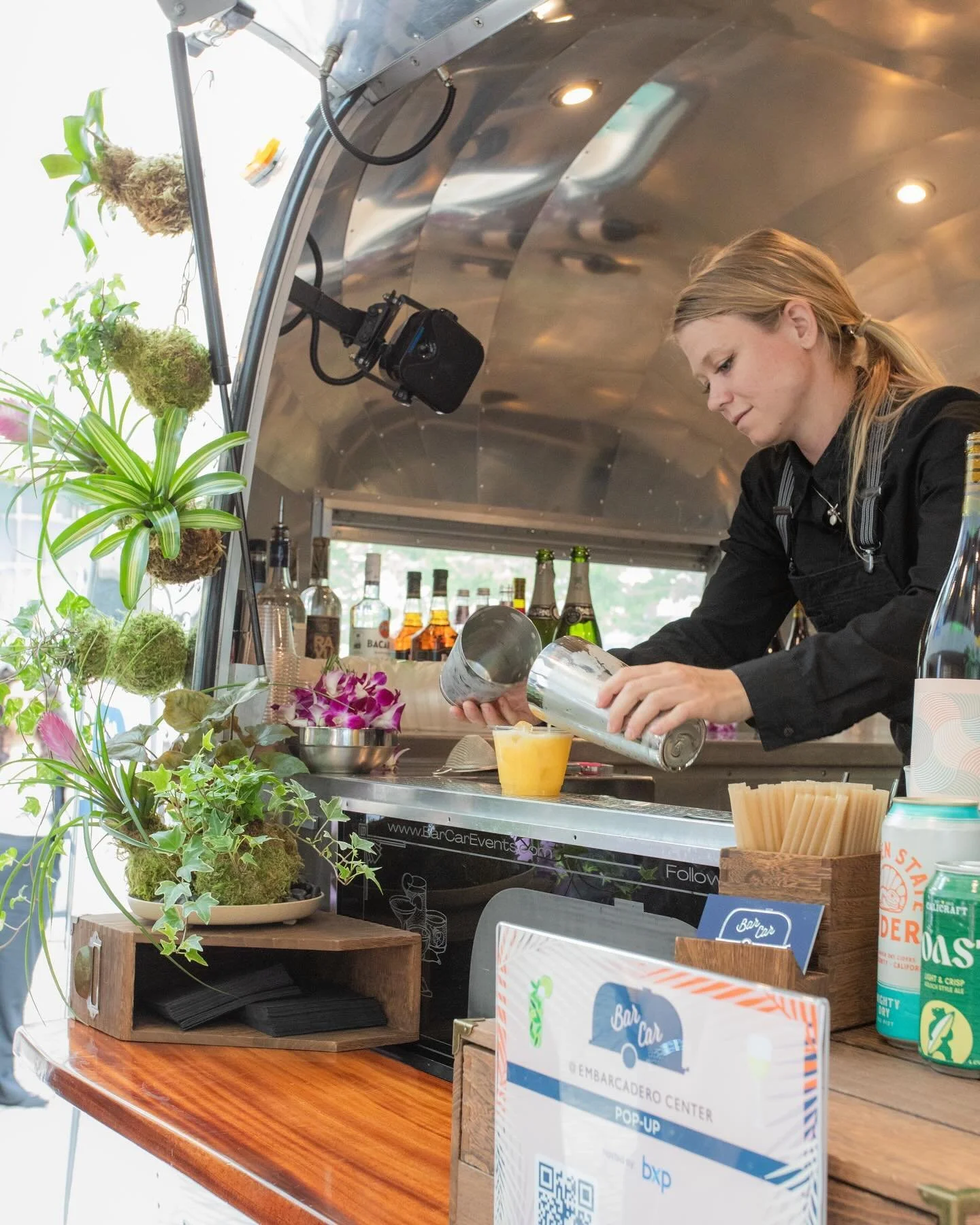 Today! @salesforcetower Come find us!

4:00 PM - 6:00 PM

@sofarsounds and @dryvebox here to make magic with us!