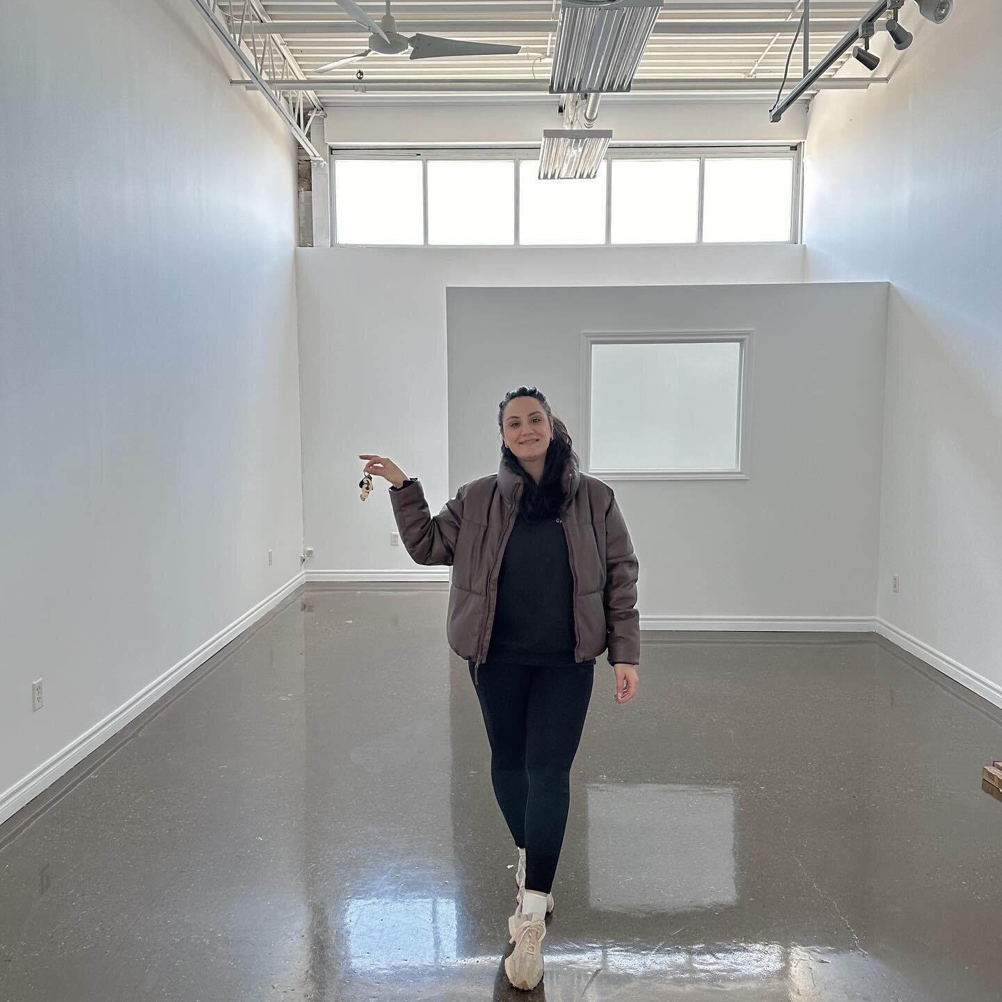 Bits from our cutie office move //🪜

We cannot wait to welcome you in creating and building In our new space soon!

&deg;
&deg;
&deg;
&deg;

#torontodesigner #residentialdesign #commercialdesign #luxuryhomes #luxuryhome #scandihome #europeandesign #