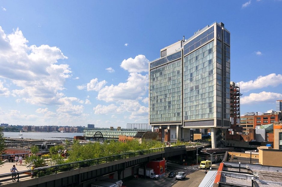 Exterior View / Source: The Standard, High Line