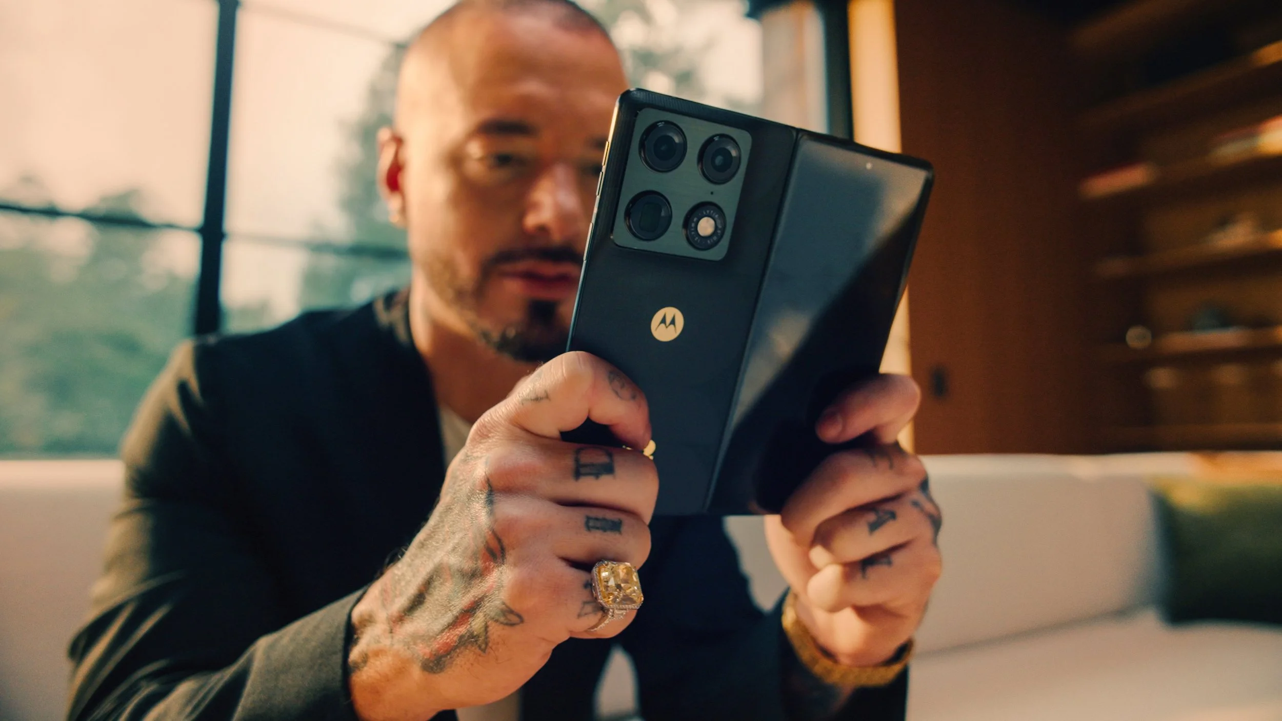 Moto_Balvin_1.16.1_r0.jpg