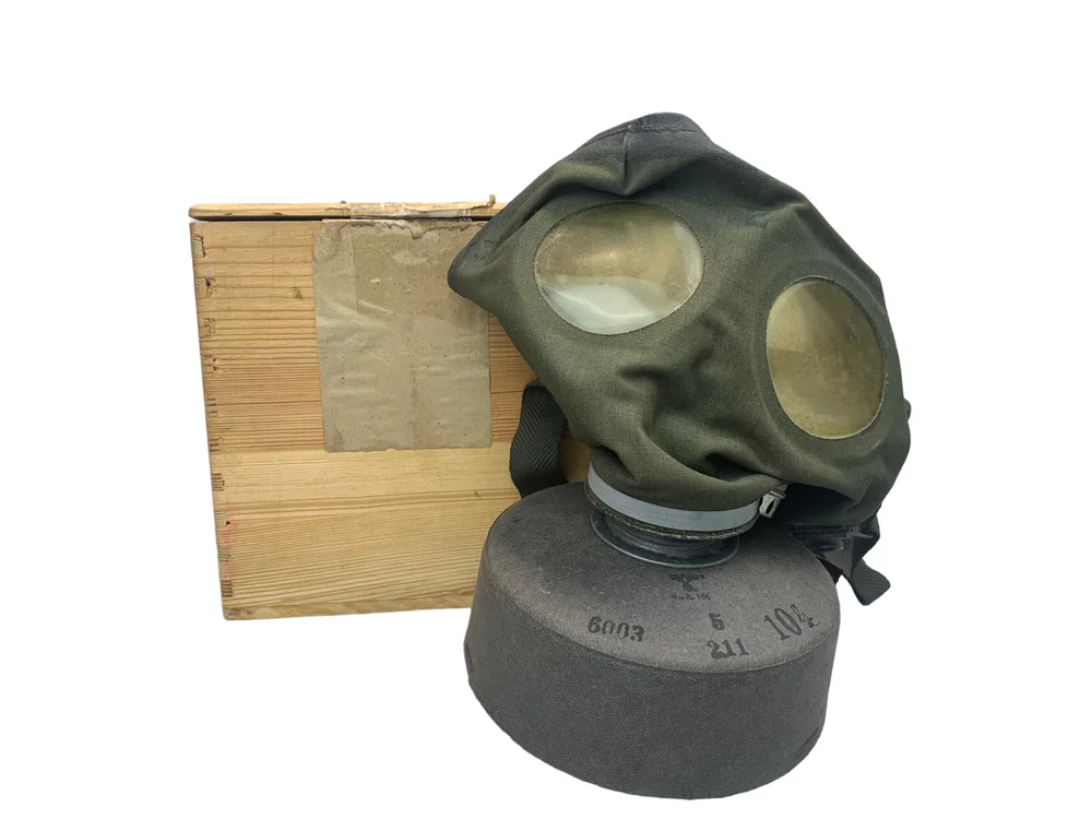 WW2 German Gas Mask Late War Fiberglass — The Daring One's
