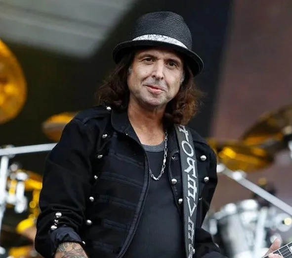 #Mot&ouml;rhead guitarist #PhilCampbell has died at 64 following a long and courageous battle in intensive care after a complex major operation. He was the guitarist in Mot&ouml;rhead from 1984 all the way up to their demise in 2015 after the death o