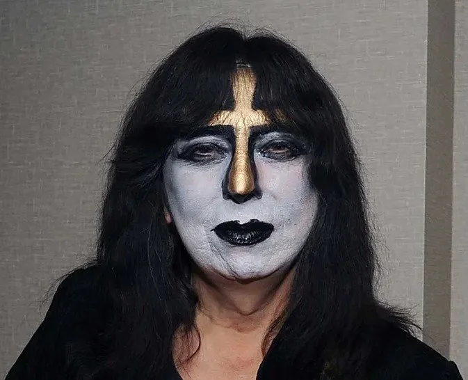 Former #KISS guitarist #VinnieVincent has announced that his long-awaited #Guitarmageddon album is finally available to purchase for $2 million

Get the Live 365 App and search out &lsquo;Pop Soul&rsquo; for #70s #80s and #90s tuneage

#musicnews #st