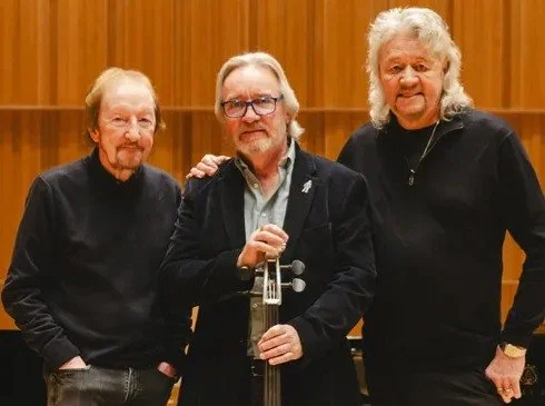 Former #ElectricLightOrchestra members Melvyn Gale, Bev Bevan, and Mik Kaminski reunited at Birmingham City University to present Gale's silver electric cello that toured with ELO in the '70s to the Royal Birmingham Conservatoire.

Get the Live 365 A
