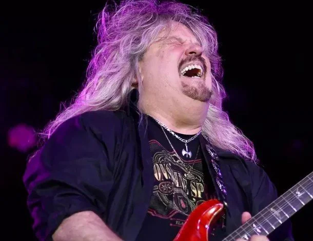 American rock band #MollyHatchet will be releasing it's first album in 16 years this November. It is titled "Lost Horizon" and all 12 tracks of it were recorded in the studio where #TheBeatles worked 60 years ago and the band even used the 