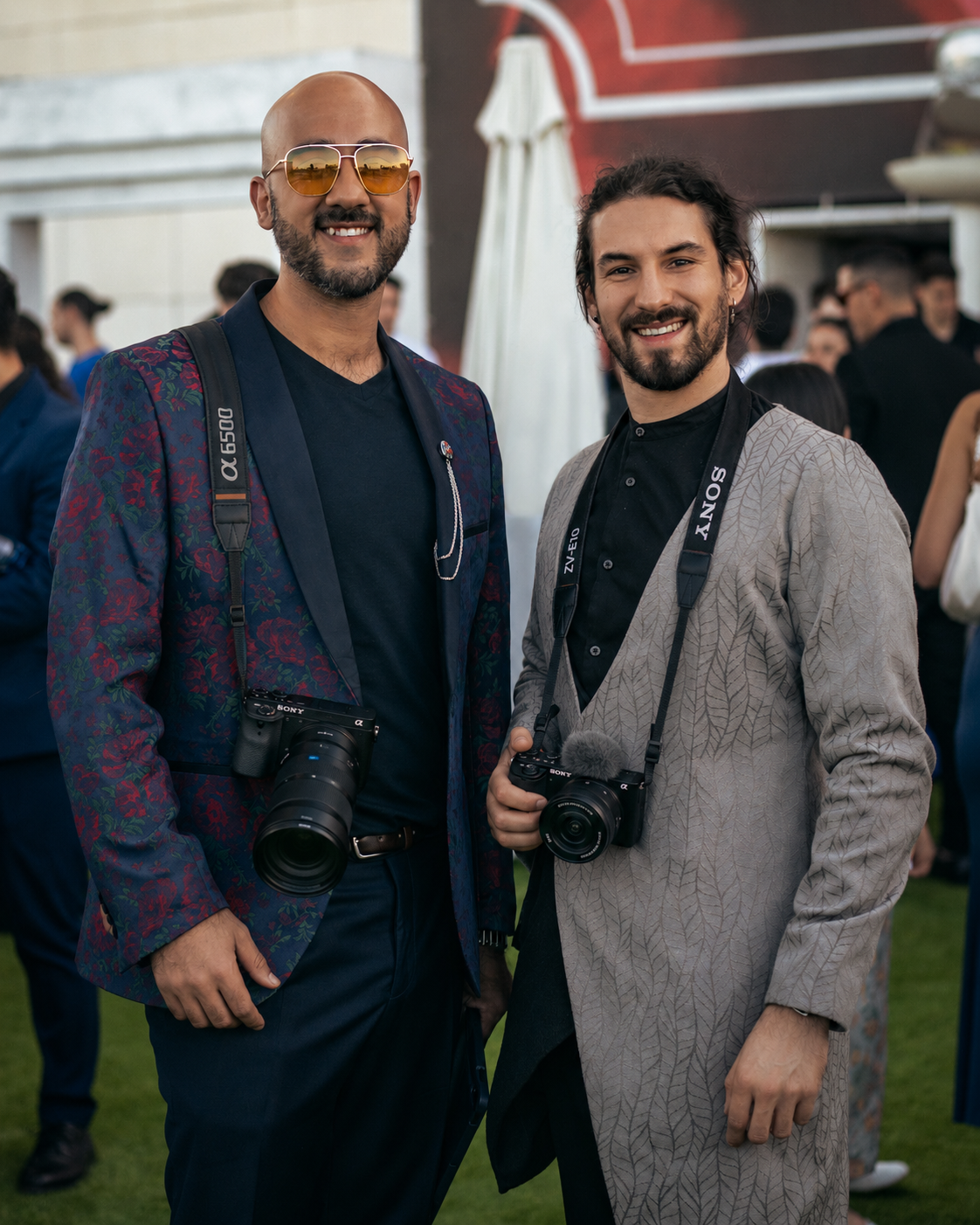 Equipo de fotógrafos de Yussef Co. cubriendo un evento corporativo en Madrid con cámaras Sony
