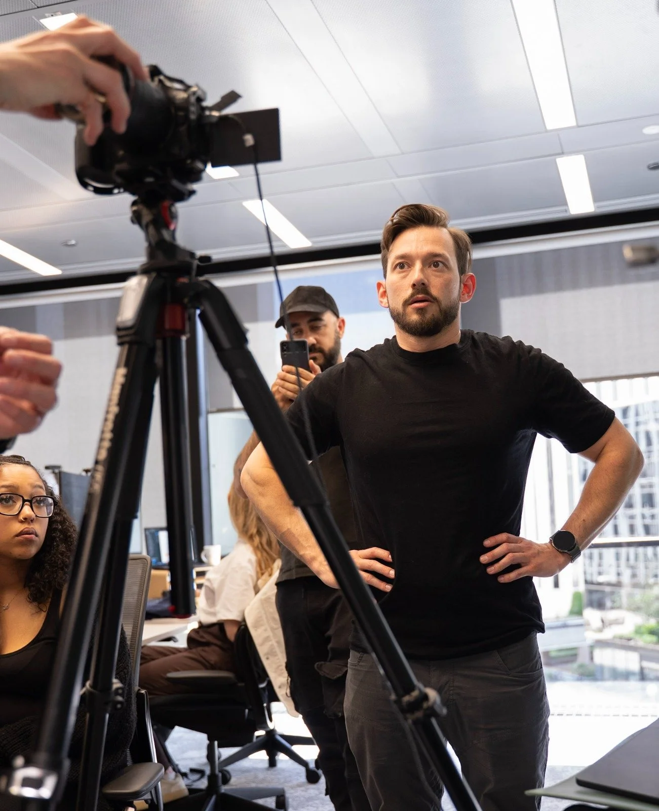 Productora Astery y Yussef Co realizando producción audiovisual de contenido corporativo en Madrid.