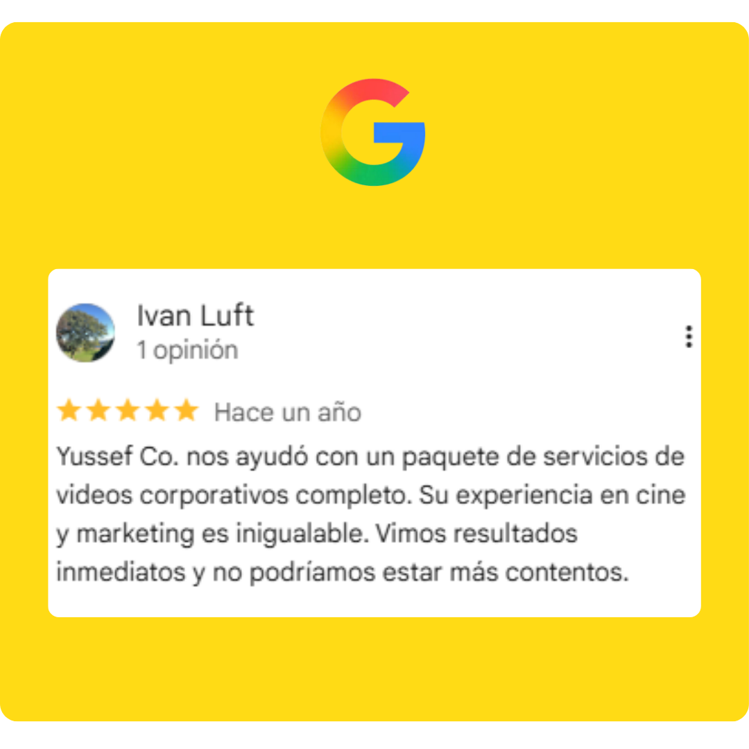 Reseña de Google con estrellas, texto en español.