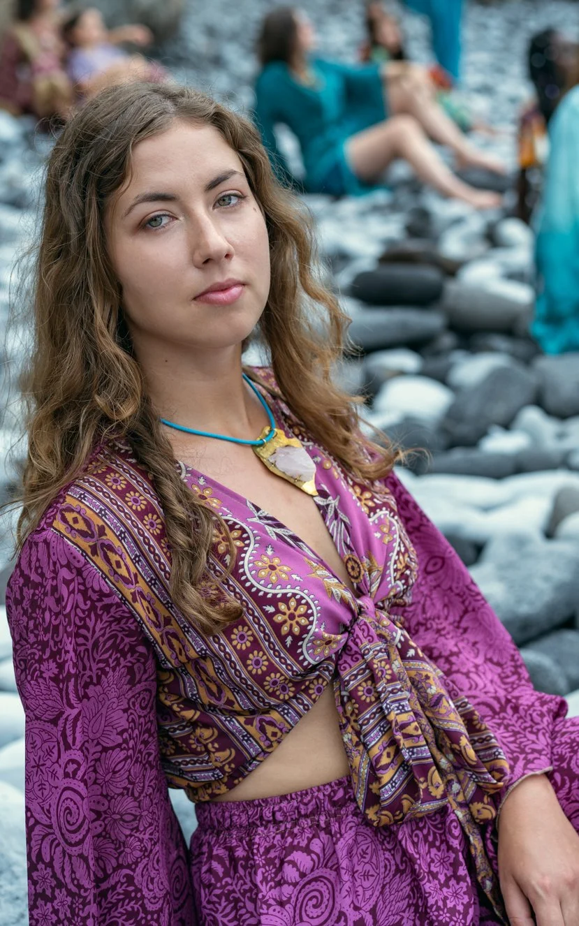 Violet woman - Facebook size (basic edition)-5.jpg