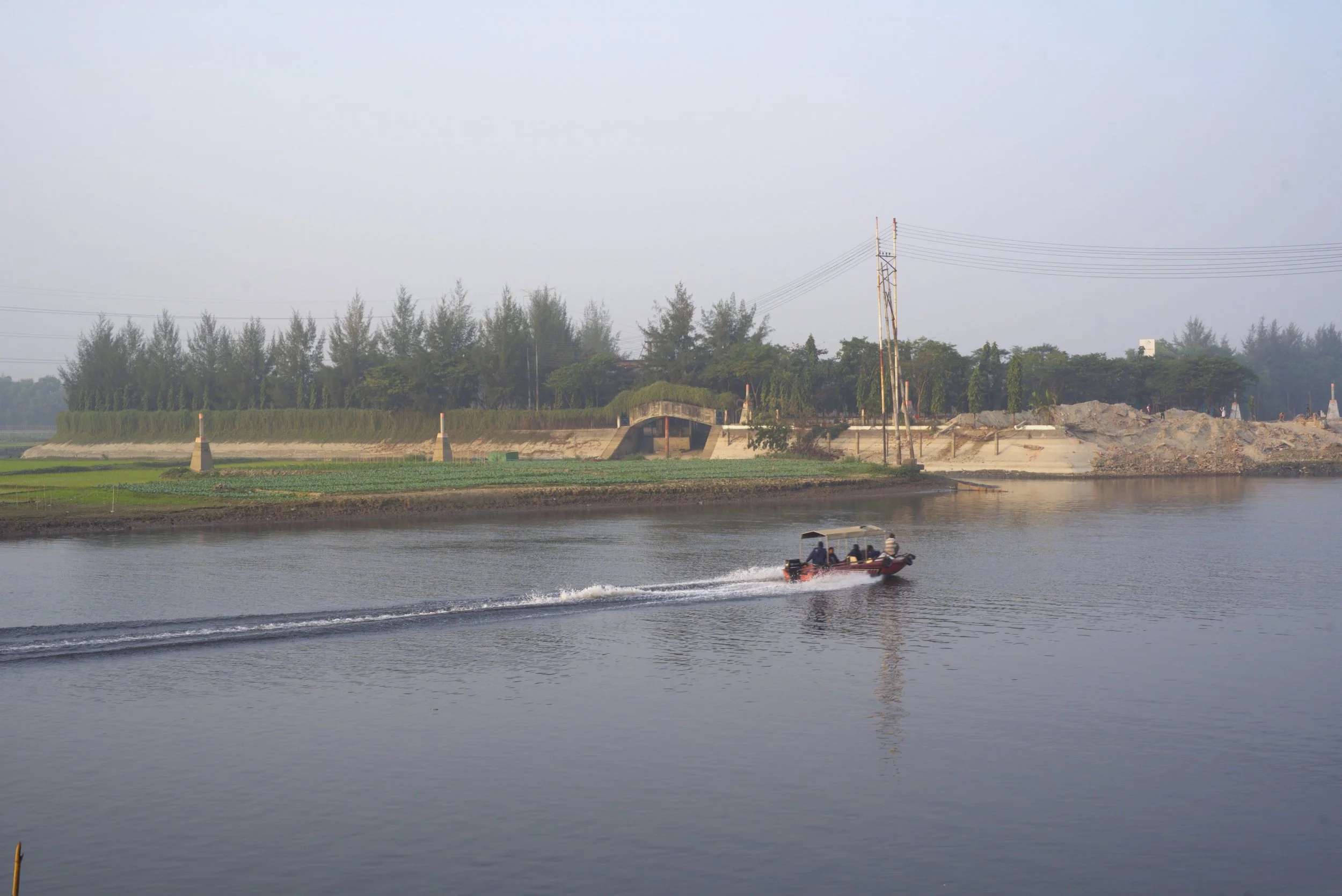 Boats in the waaaater going fast!.jpg