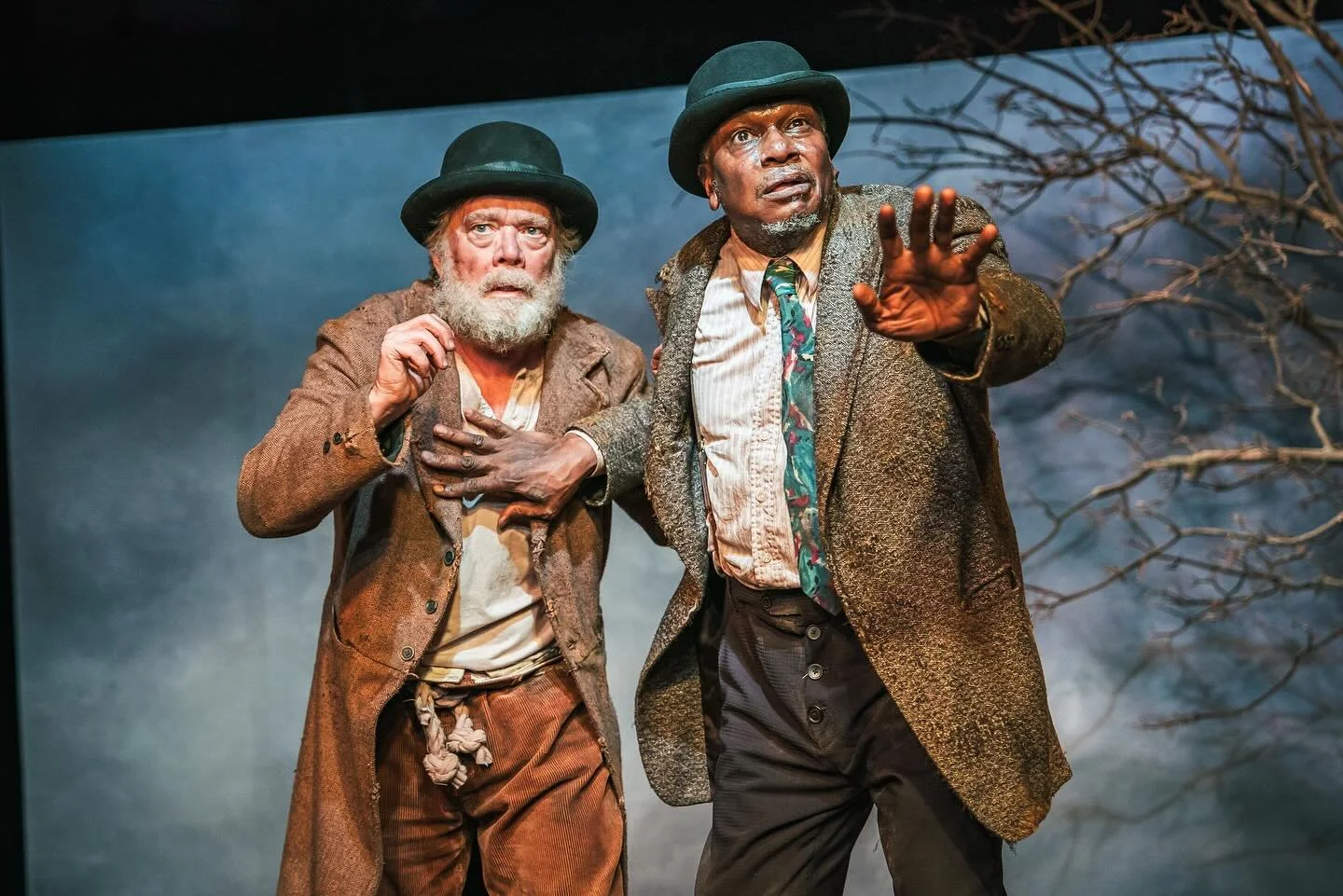 Sharing some production stills from Waiting for Godot ahead of its final performances this weekend 🪾
.
.
.
#coalminetheatre #waitingforgodot #samuelbeckett #torontotheatre #torontoartsandculture #torontophotographer #theatrephotography #liveperforma
