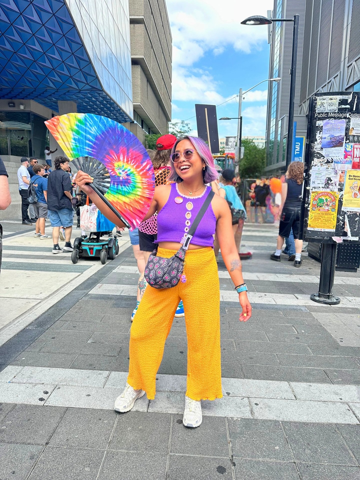 Baby&rsquo;s first Dyk3 March ❤️🧡🤍🩷💜 

The @pridetoronto annual Dyk3 March brings together lesbians, sapphics and allies in celebration. It was such a beautiful afternoon to gather in a joyful and supportive community 💕

Thank you to the sapphic