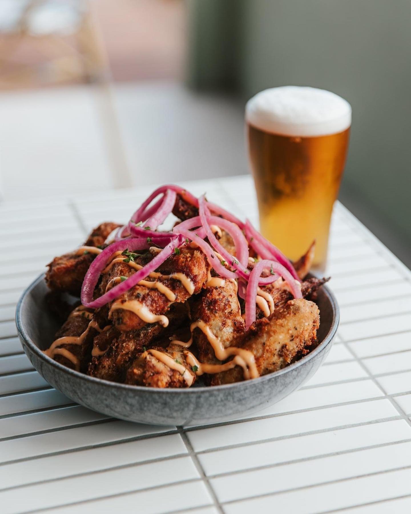 BACK TO BACK HAPPY HOUR 🍻

Lucky for us, Port and Crows are playing back to back games tomorrow, so we have our siren to siren Happy Hour running the whole way through 🏉

Why not add a plate of our delish wings as a footy snack too!

See you there 