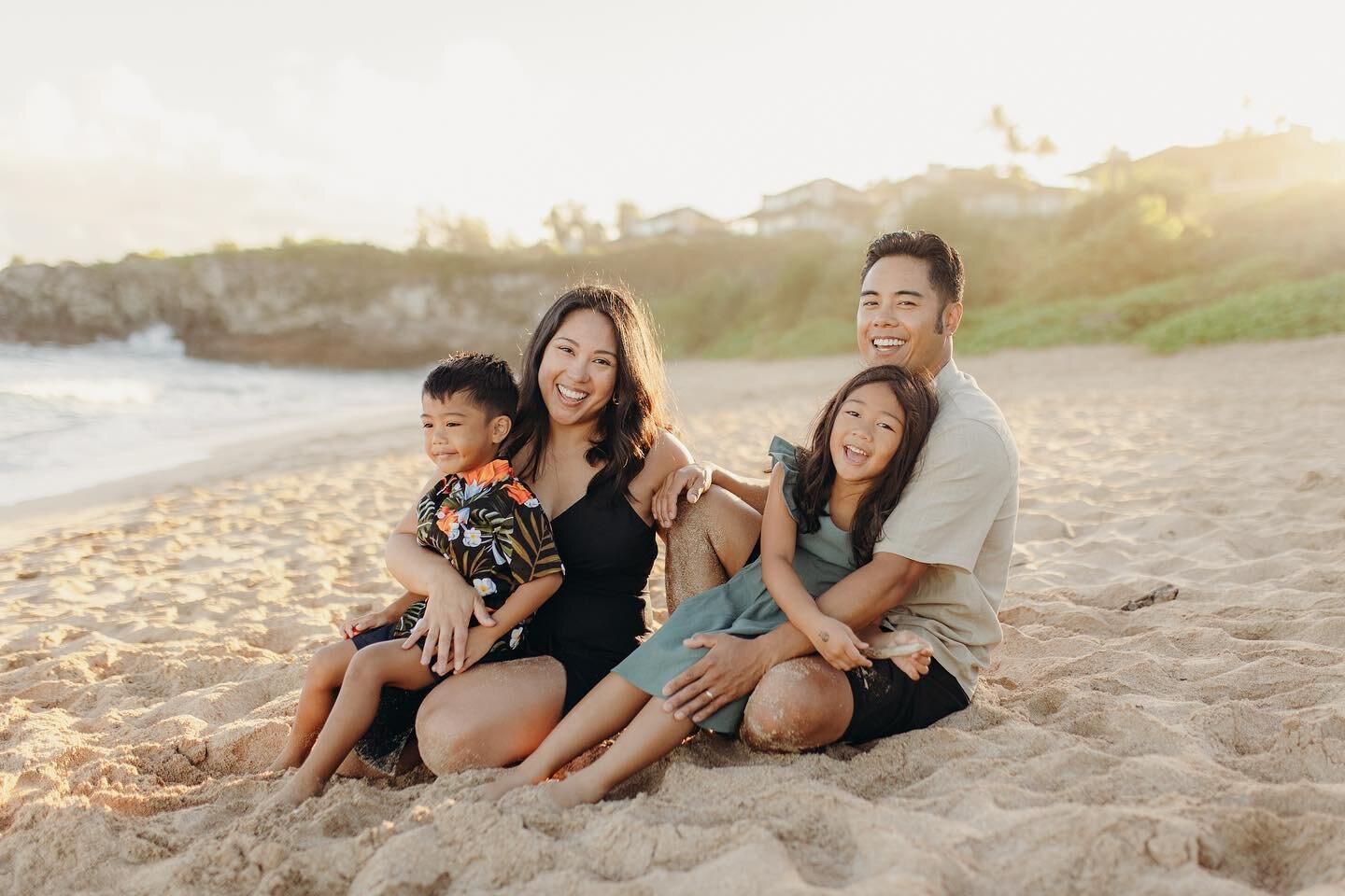 Sandy mornings with the sweetest family 😍
.
.
.
.
.
.
.
.
.

#hawaiifamilyphotos #mauifamilyphotographer
#mauifamilyphotos #hawaiifamilyportraits
#mauifamilyportraits #familysession #hawaiiportraits
#mauivacationportraits #hawaliphotosession
#mauiph