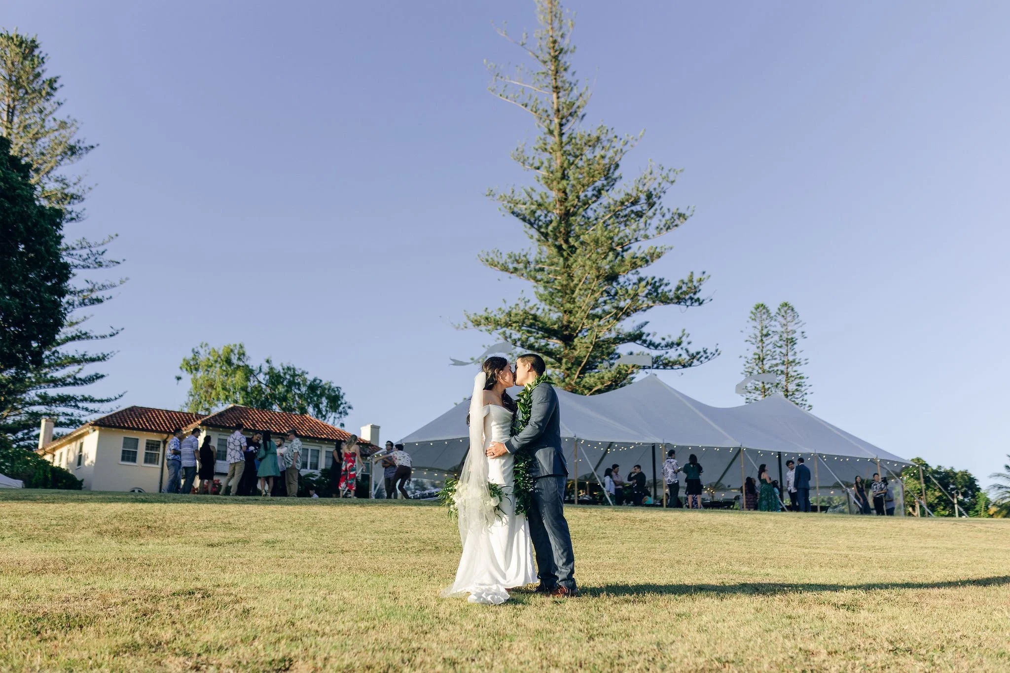 hui-noeau-visual-arts-center-wedding-couple-lawn.jpg
