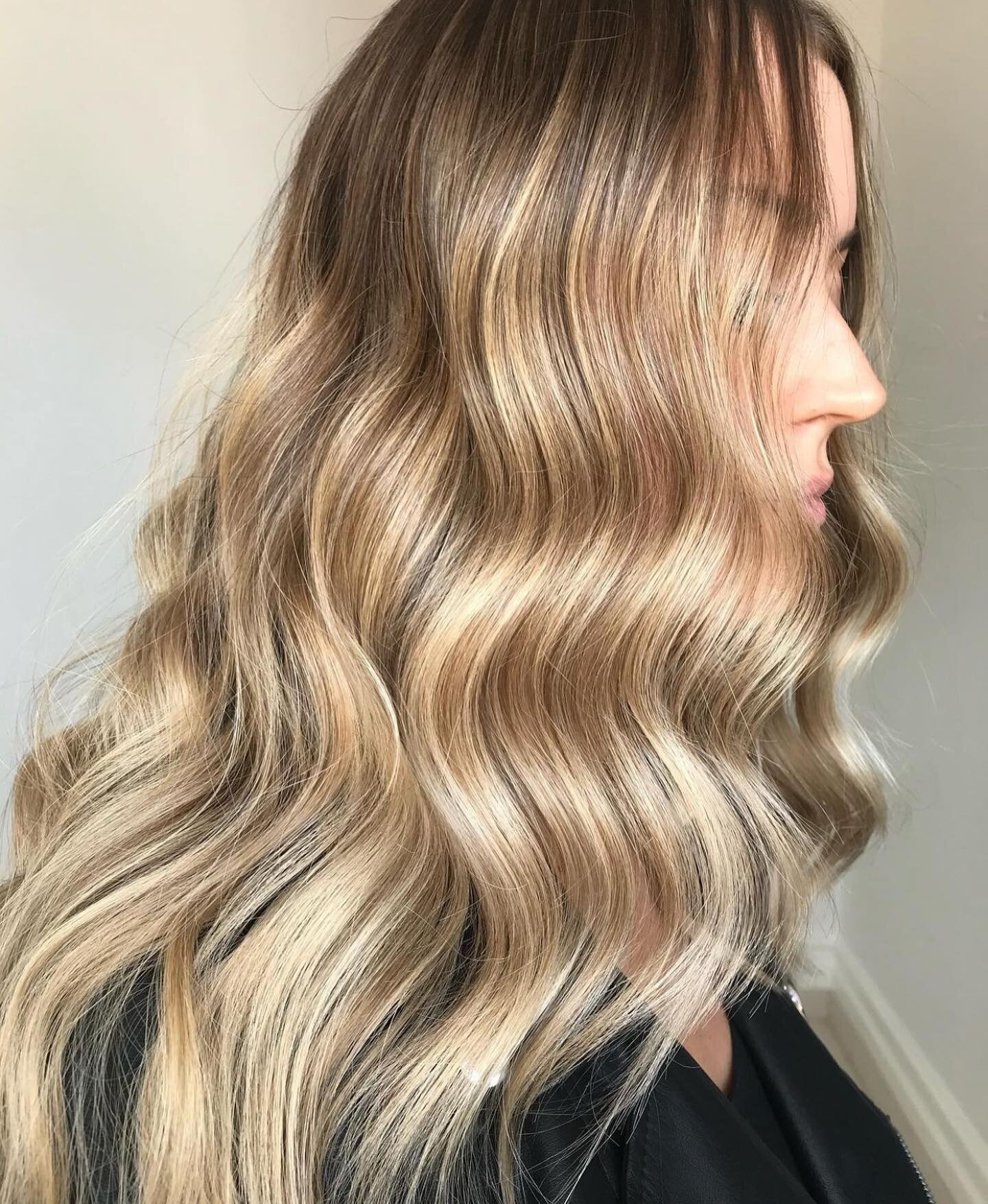 Adding depth and warm tones for the winter. This stunning colour was created by @sara_hairhouseboutiquebendigo 
-
-
-
-
-
#hairhouseboutiquebendigo #hairbysaraclarke #bendigohair #bendigohairsalon #bendigohairdresser #bendigohairstylist #bendigobalay