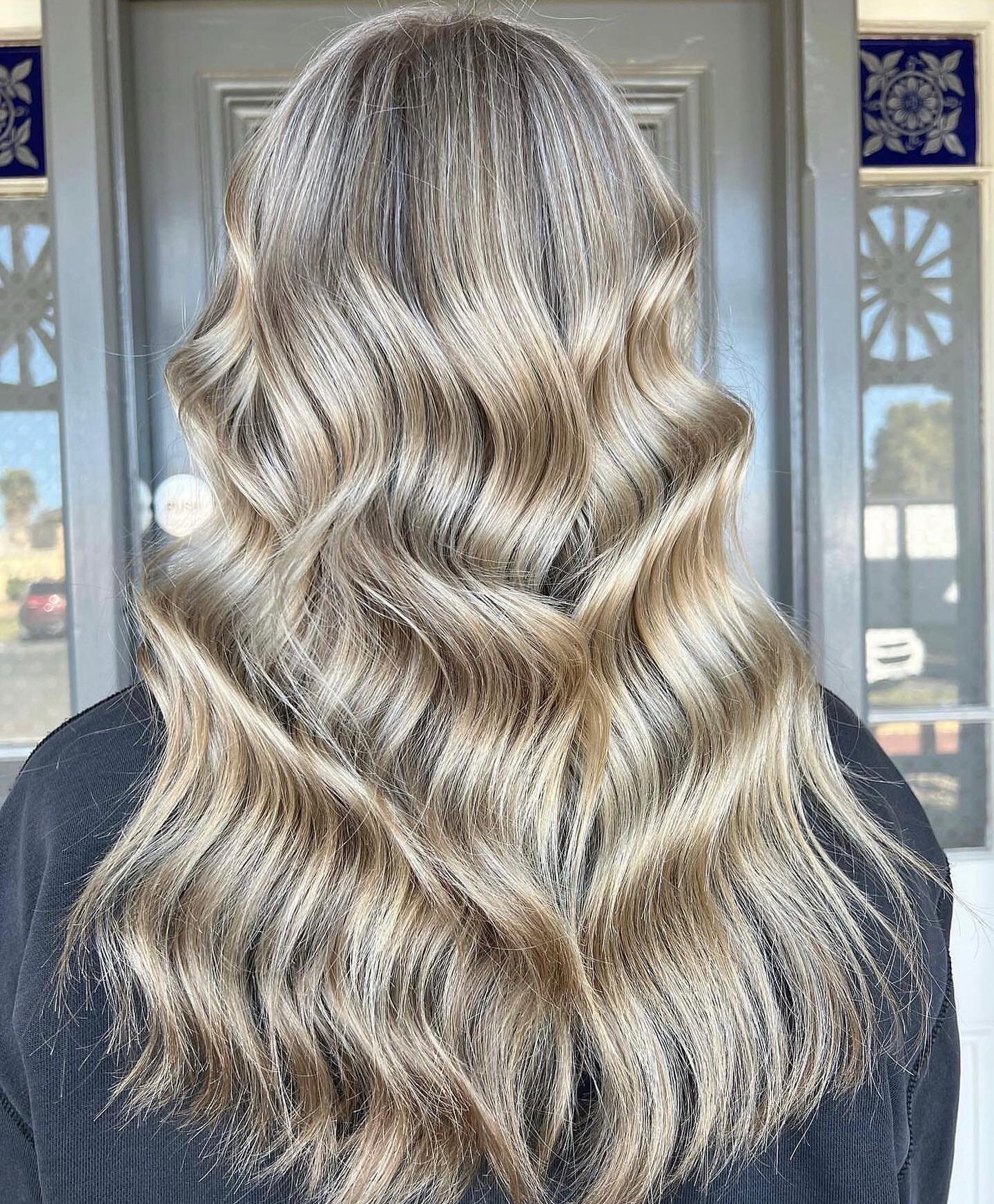 Gorgeous balayage makeover created by @teagan_hairhouseboutique 💜

Swipe to check out the before photo 

#hairhouseboutiquebendigo #bendigohair #bendigohairdresser #metaldetox #frenchbalayageaus #doitwithdia #blondstudioloreal #lorealpro @lorealpro_