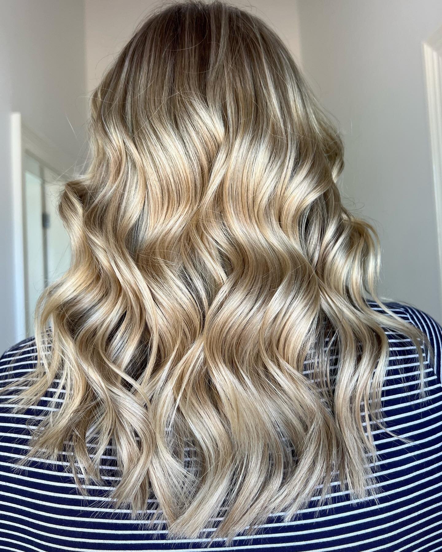 Beautiful freshen up 🌼
Colour created by @jess_hairhouseboutiquebendigo using #blondstudioloreal and powered by #metaldetoxloreal 
Styled by @leila_hairhouseboutique 

#hairhouseboutiquebendigo #bendigohair #bendigohairdresser #metaldetox #frenchbal