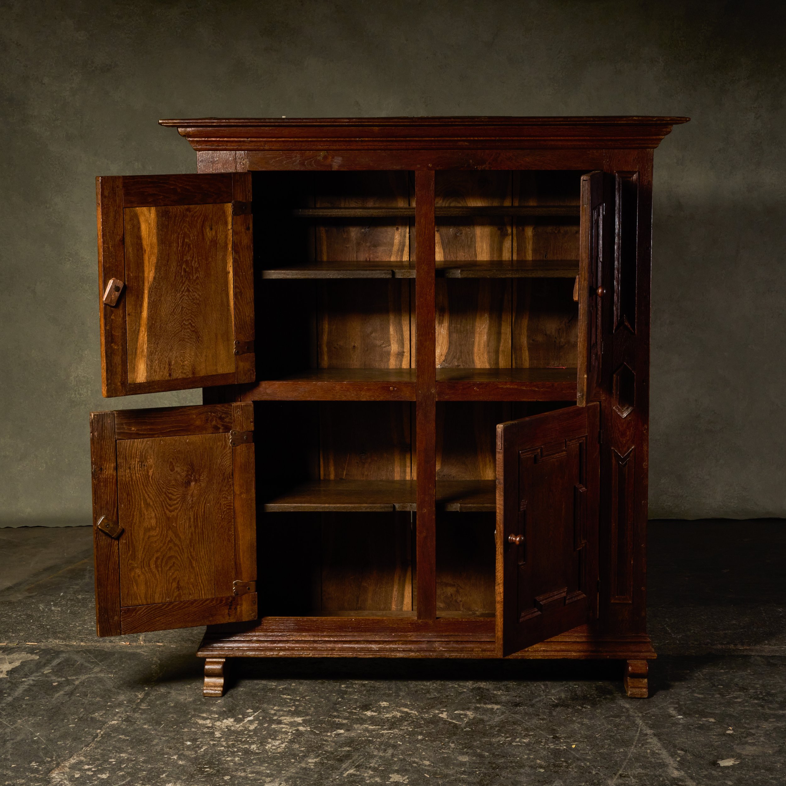 1061_S01_0041_Neo_Baroque_Cabinet-2.jpg