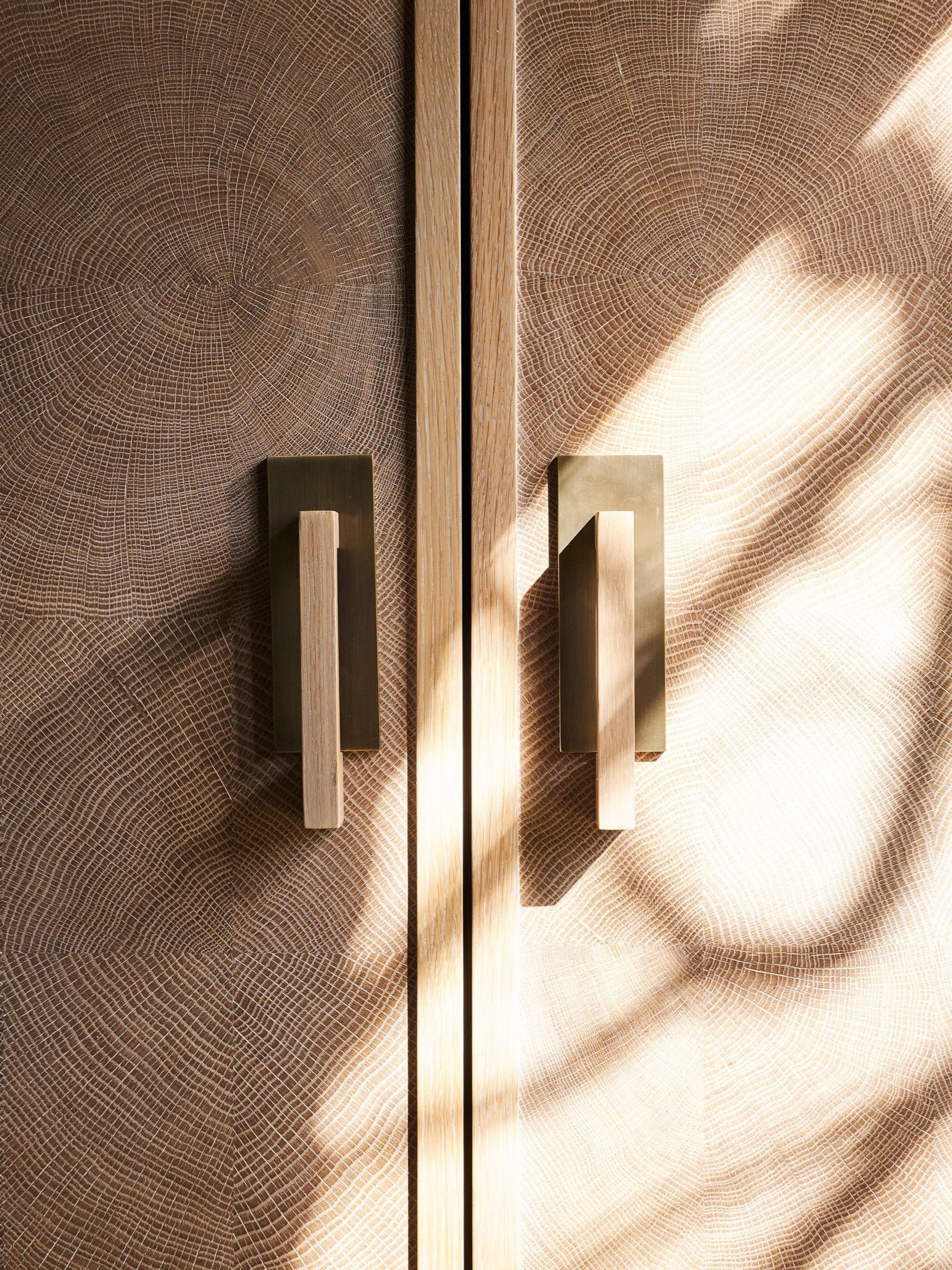 Ventana+Bar+Cabinet_Alfredo+Paredes+Studio_lifestyle+photo+detail.jpg