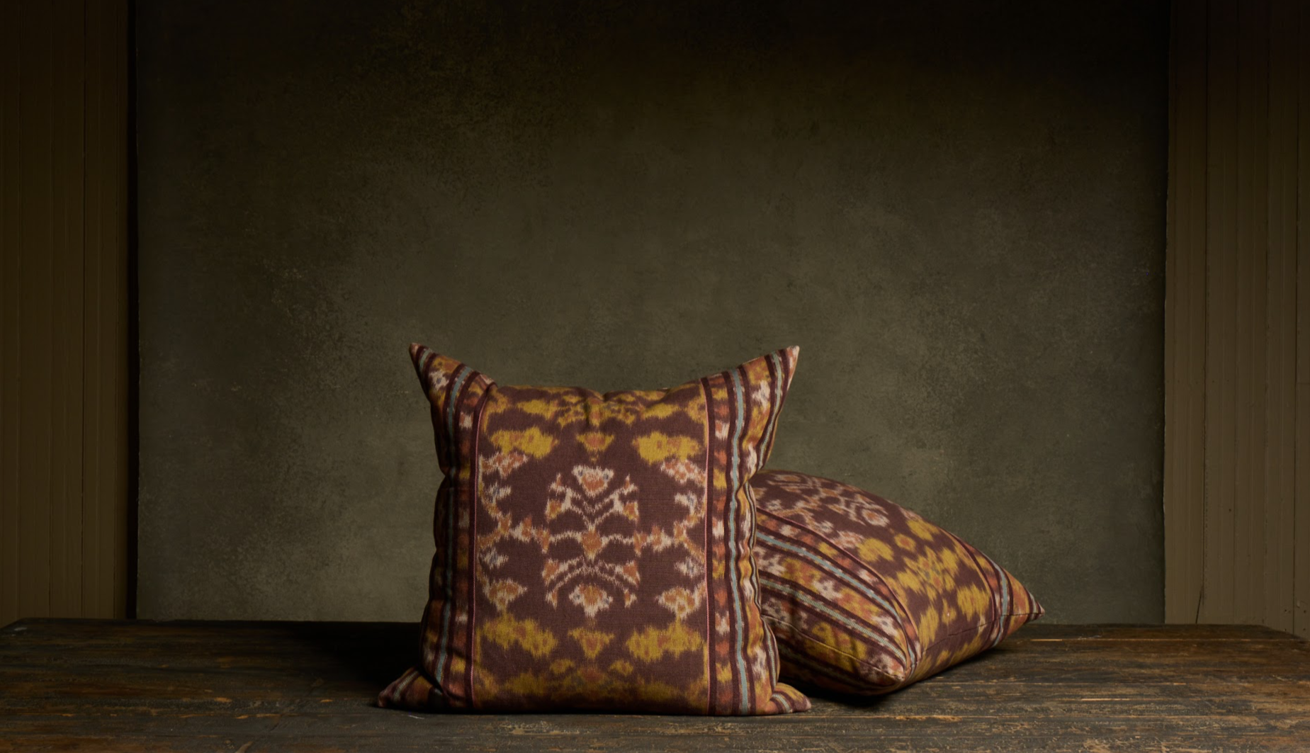 Cocuyo Madera Pillow