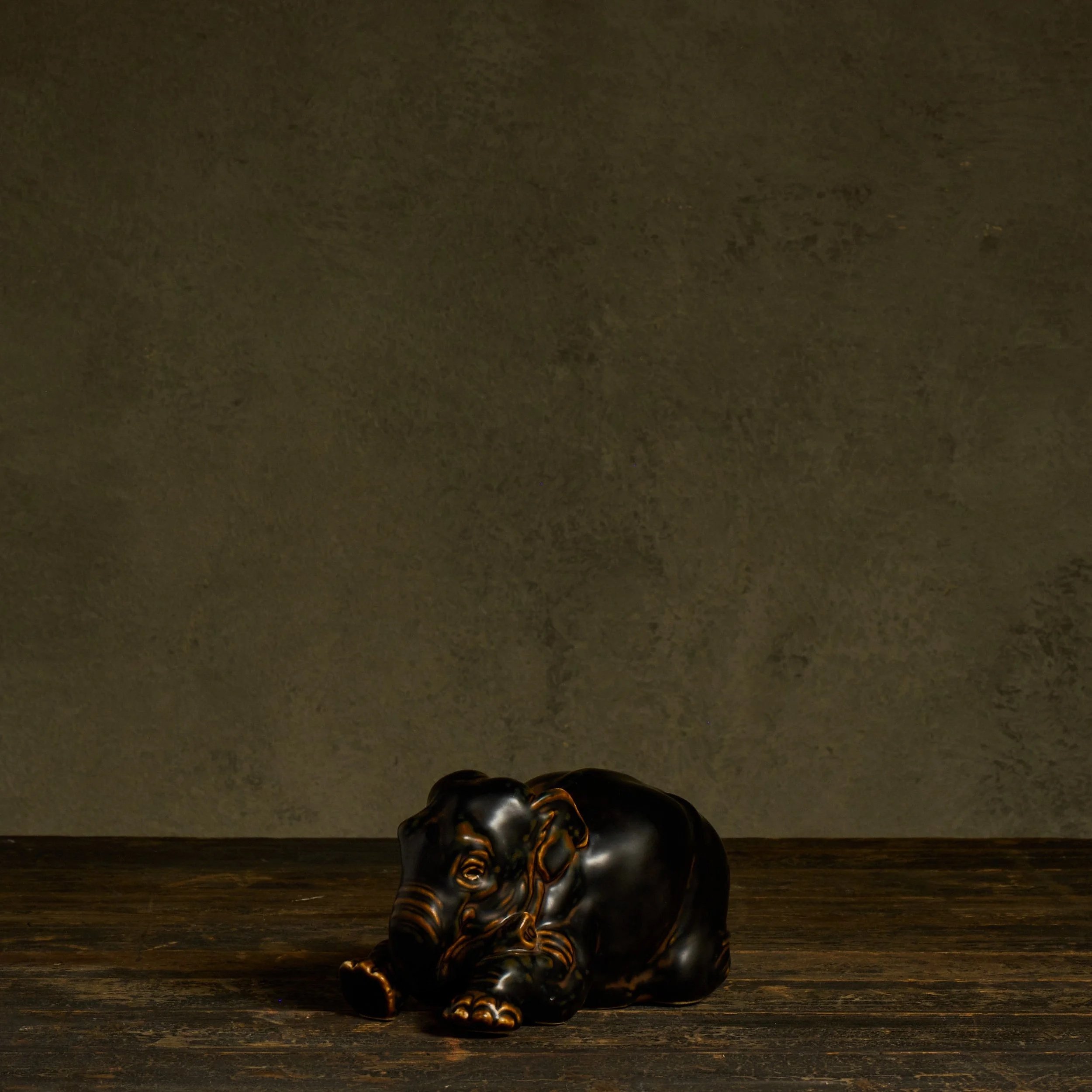 1062_D01_S13_0095_Royal_COP_Ceramic_Elephant.jpg