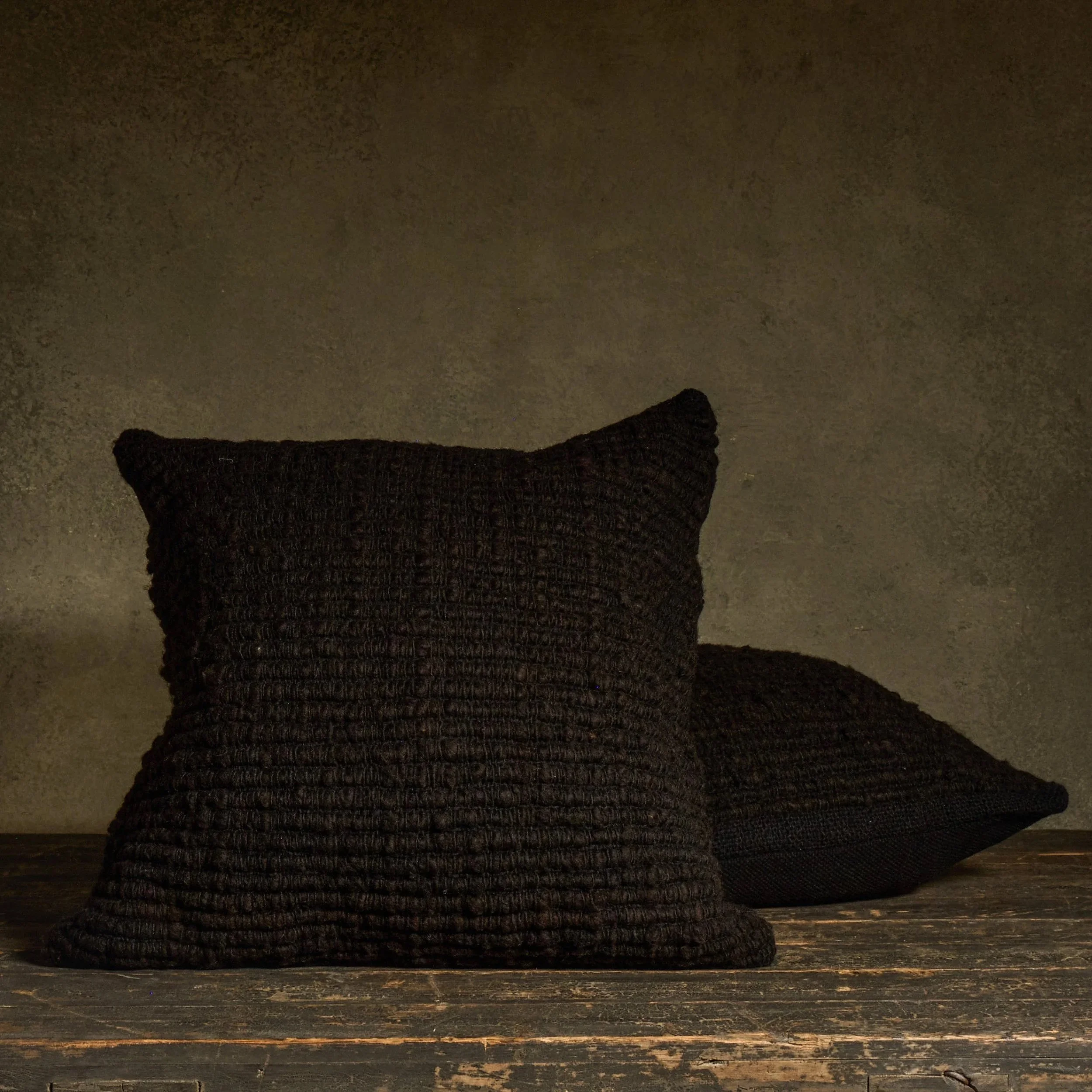 1062_D01_S67_0311_Treko_Black_Pillow.jpg