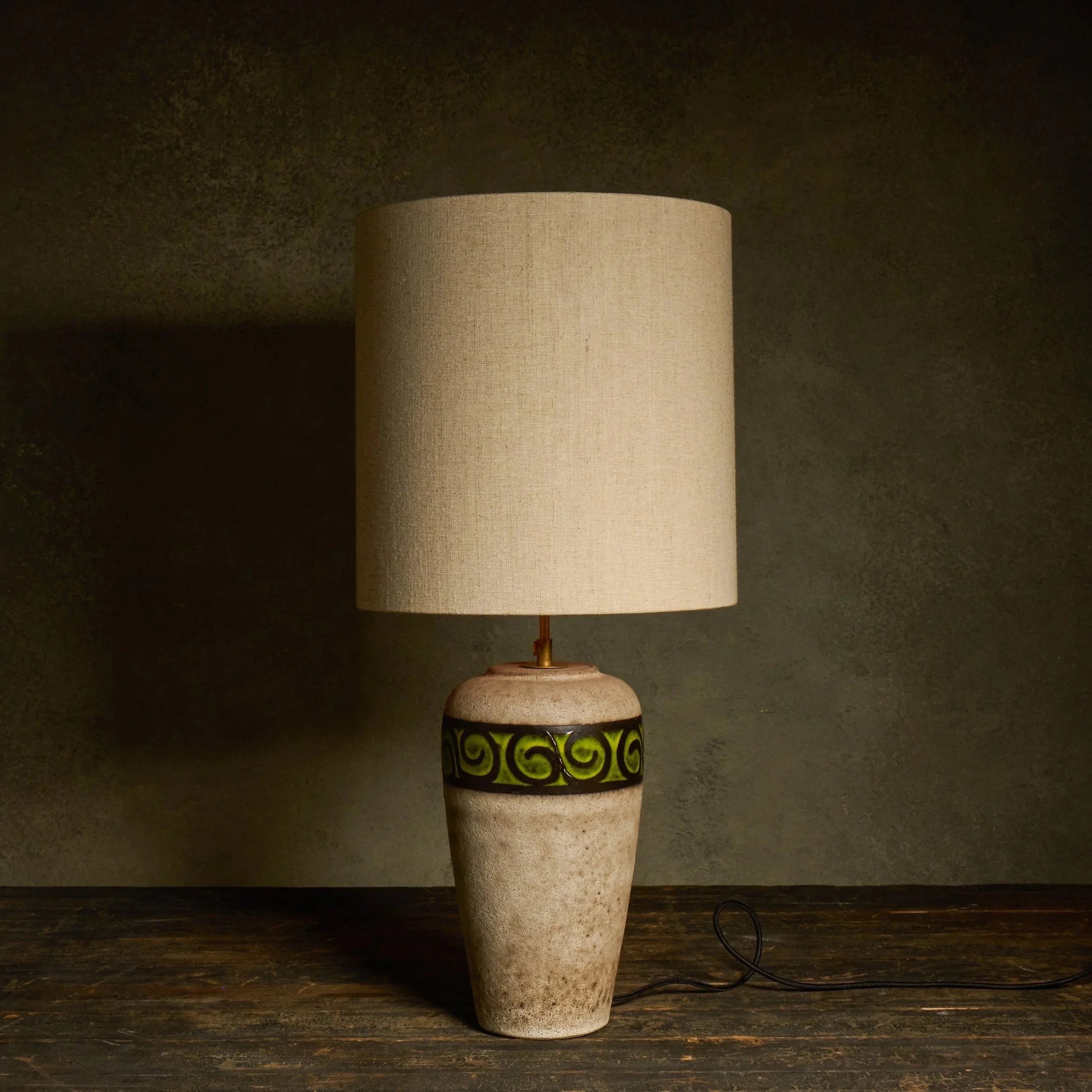 1062_D01_S02_0022_Germany_Ceramic_Lamp.jpg