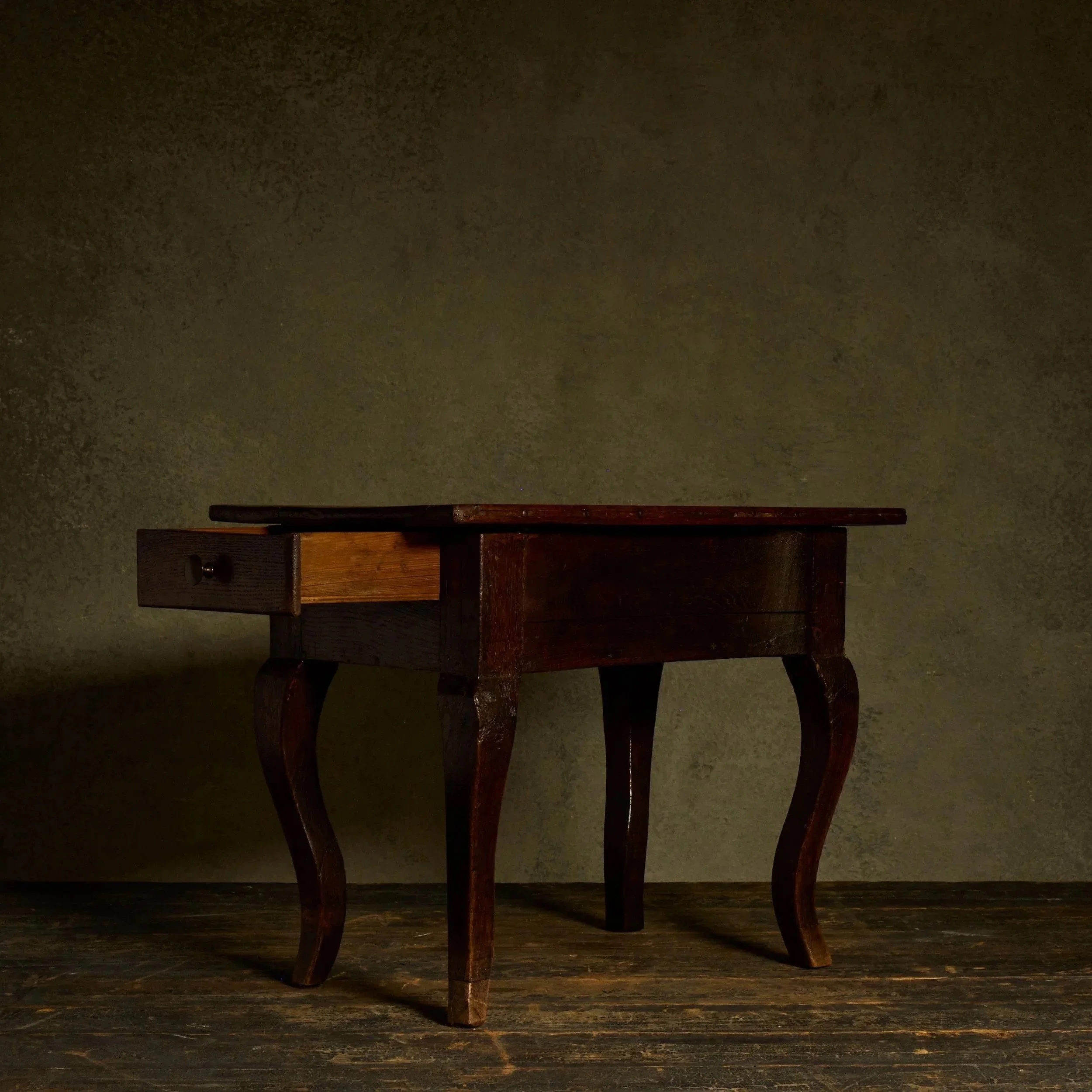 1062_D01_S18_0120_Louis_XV_Side_Table.jpg