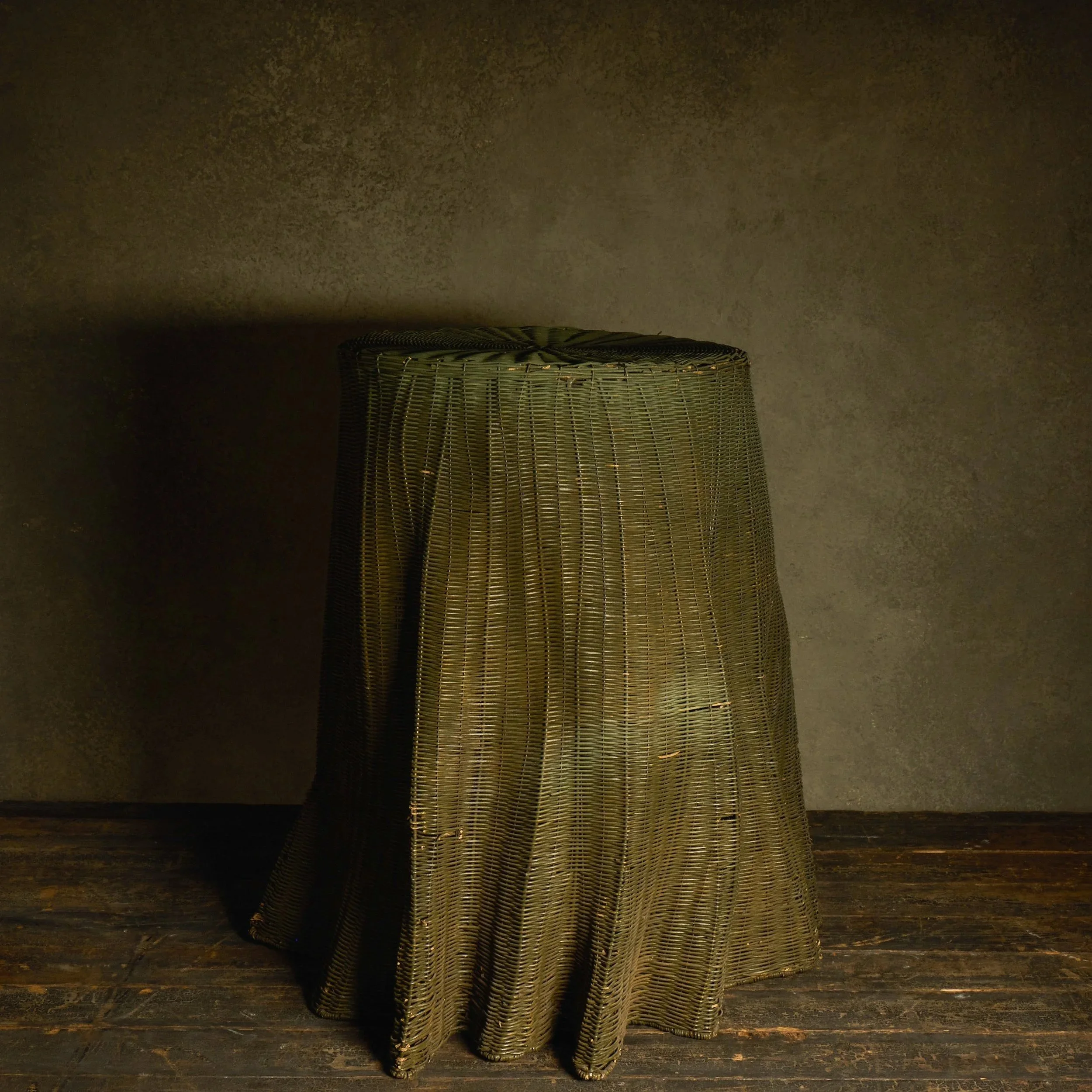 1062_D01_S04_0035_Wicker_Ghost_Table.jpg