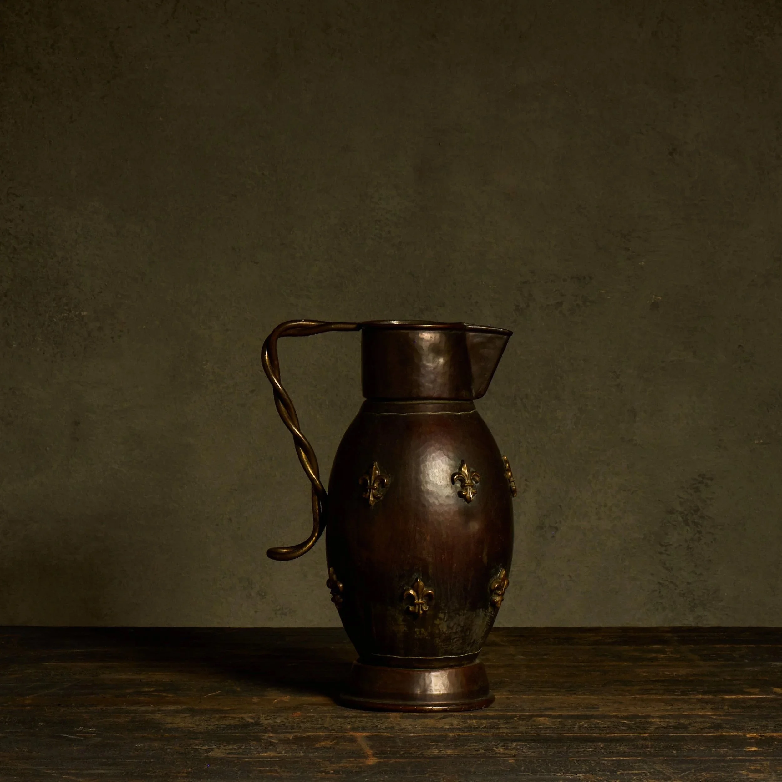 1062_D01_S09_0066_Brass_Jug_With_Fleur_De_Lis.jpg