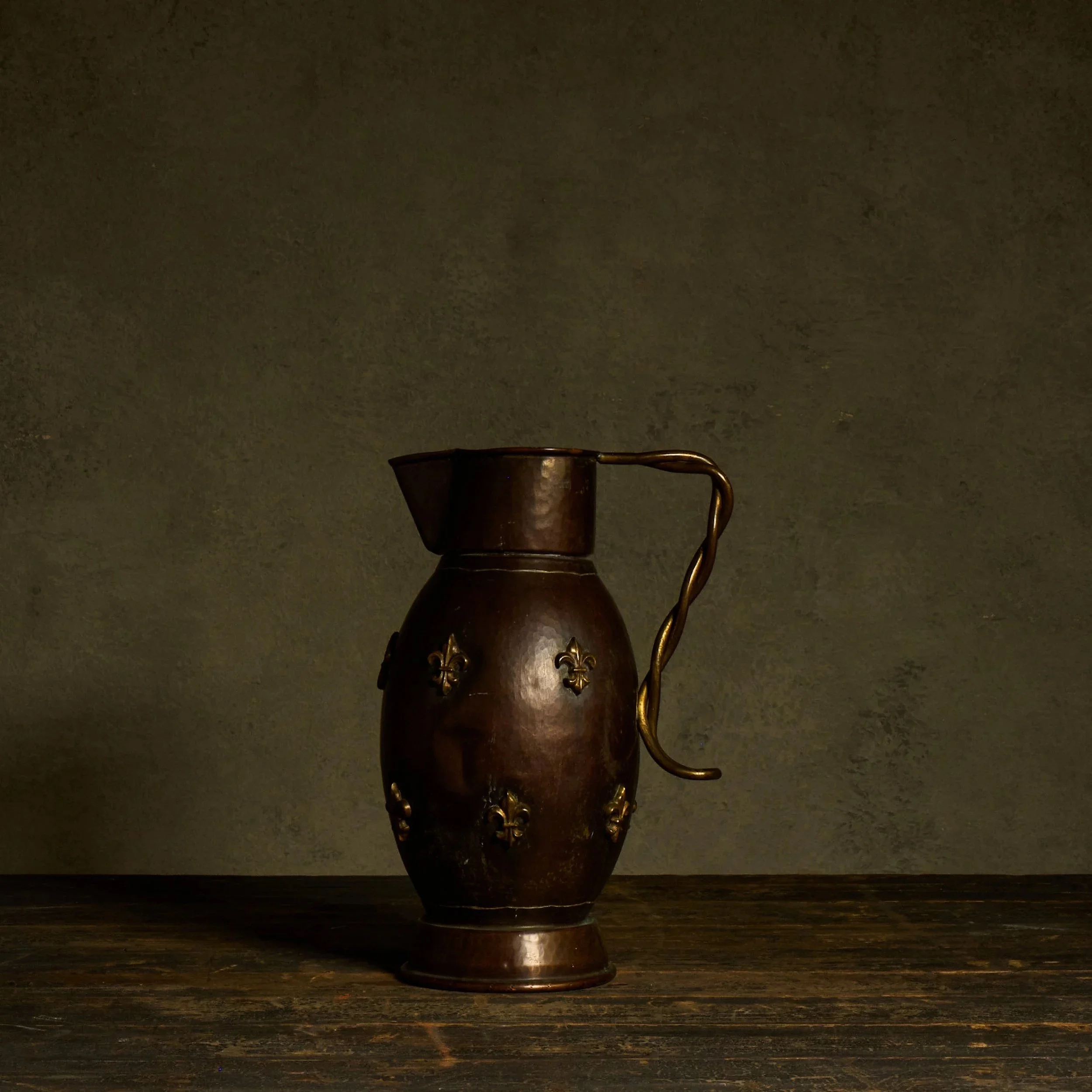 1062_D01_S09_0069_Brass_Jug_With_Fleur_De_Lis.jpg