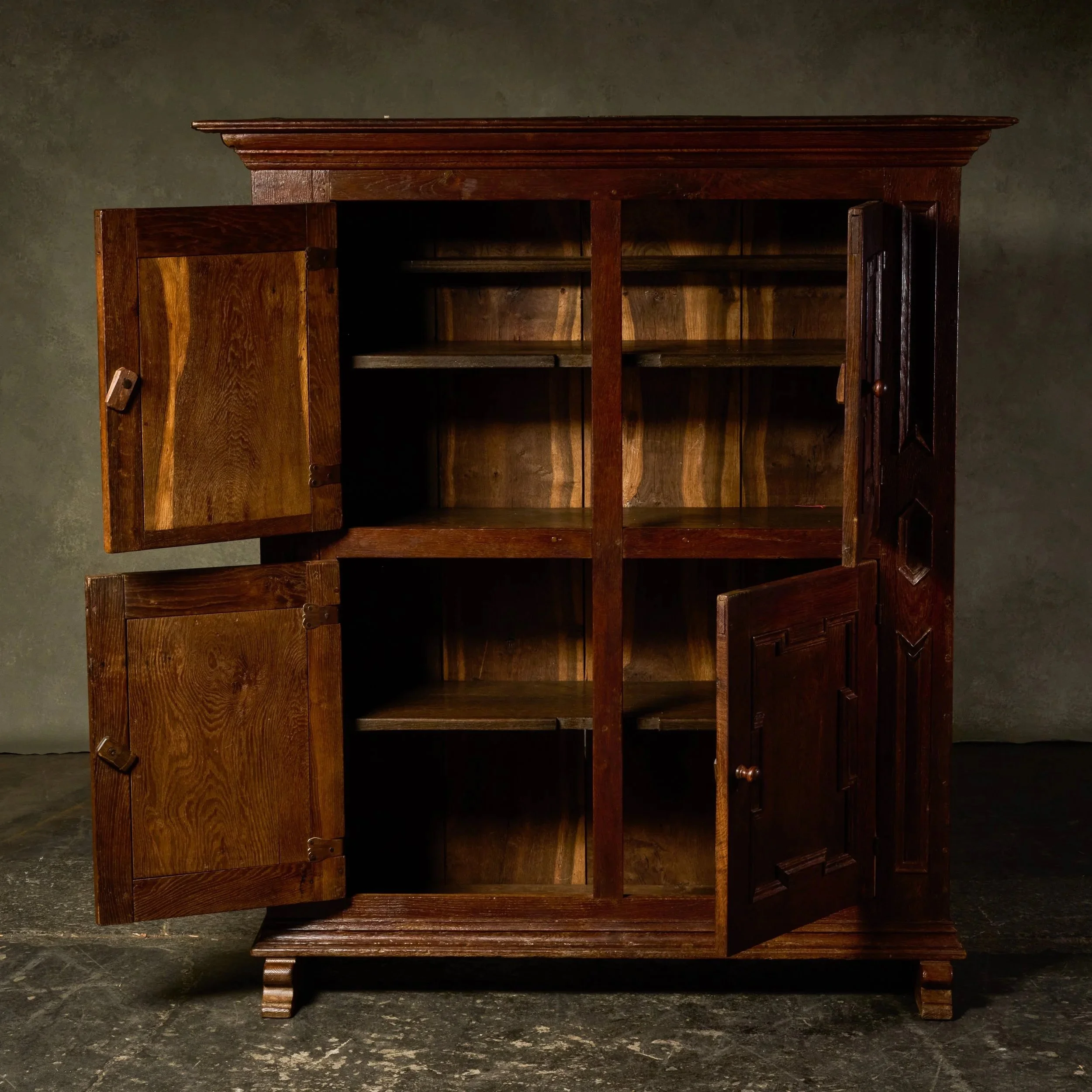 1061_S01_0041_Neo_Baroque_Cabinet-2.jpg