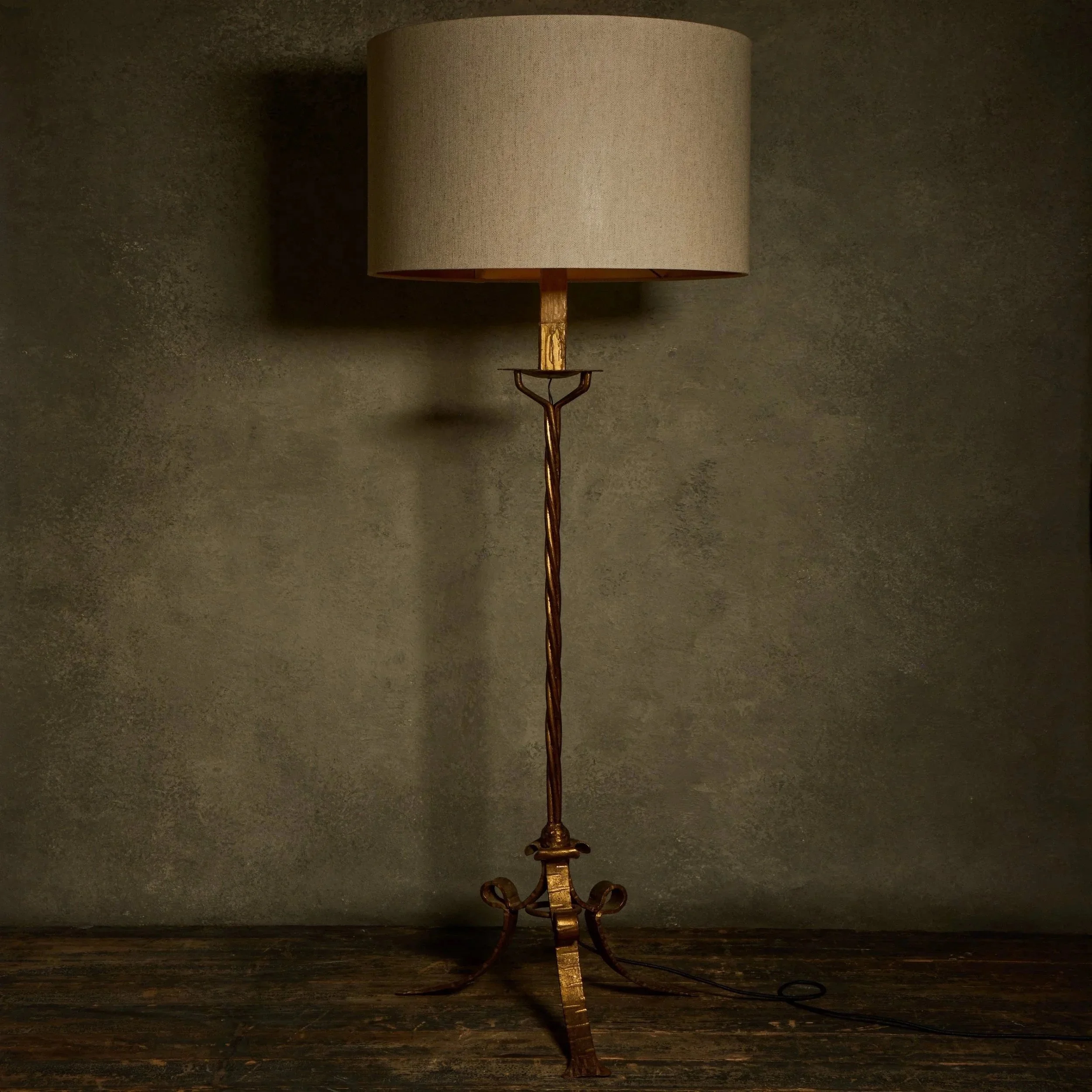 1062_D02_S13_0444_Wrought_Iron_Floor_Lamp.jpg